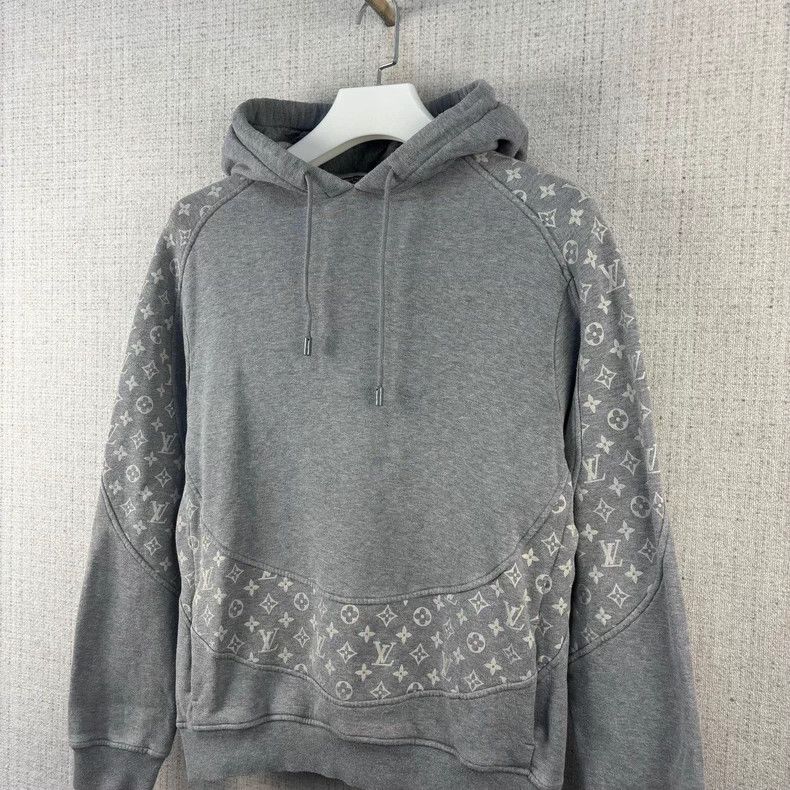 Louis Vuitton Louis Vuitton SS24 Circumferential Logo Printed Hooded Dra Size US S / EU 44-46 / 1 - 2 Thumbnail