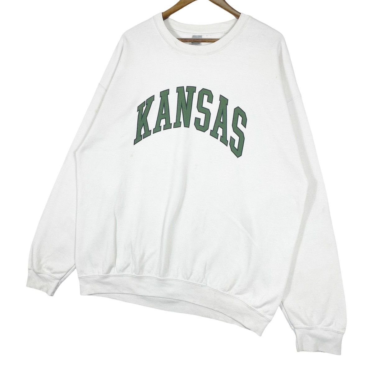 Gildan × Vintage Vintage GILDAN Kansas Crewneck Sweatshirt White Printed Logo Size US XL / EU 56 / 4 - 2 Thumbnail