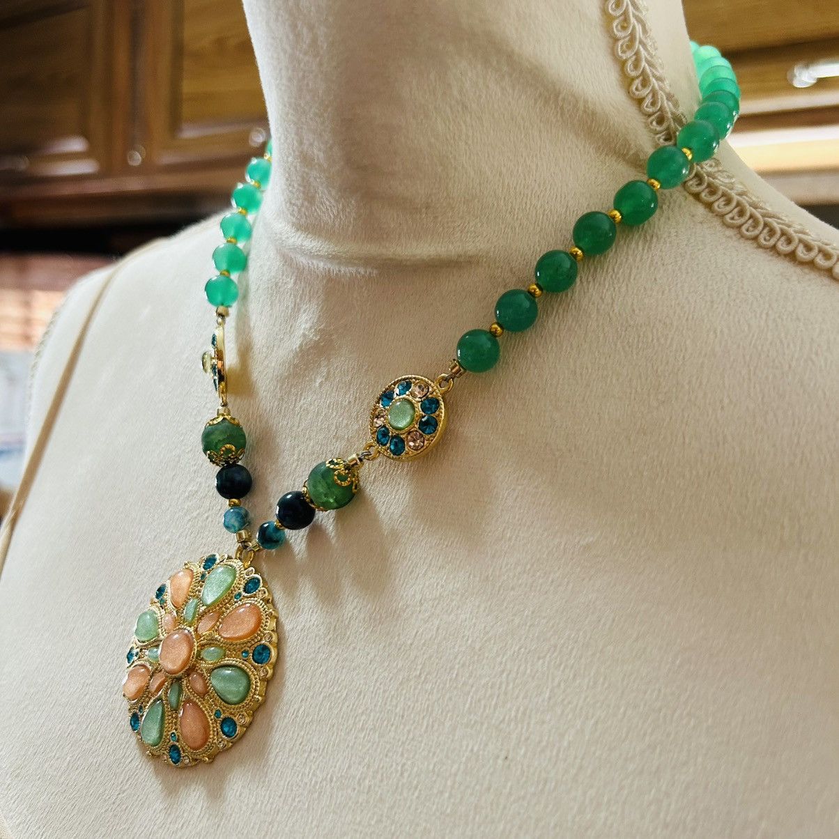 Handmade Handcrafted repurposed green chalcedony medallion necklace Size ONE SIZE - 3 Thumbnail