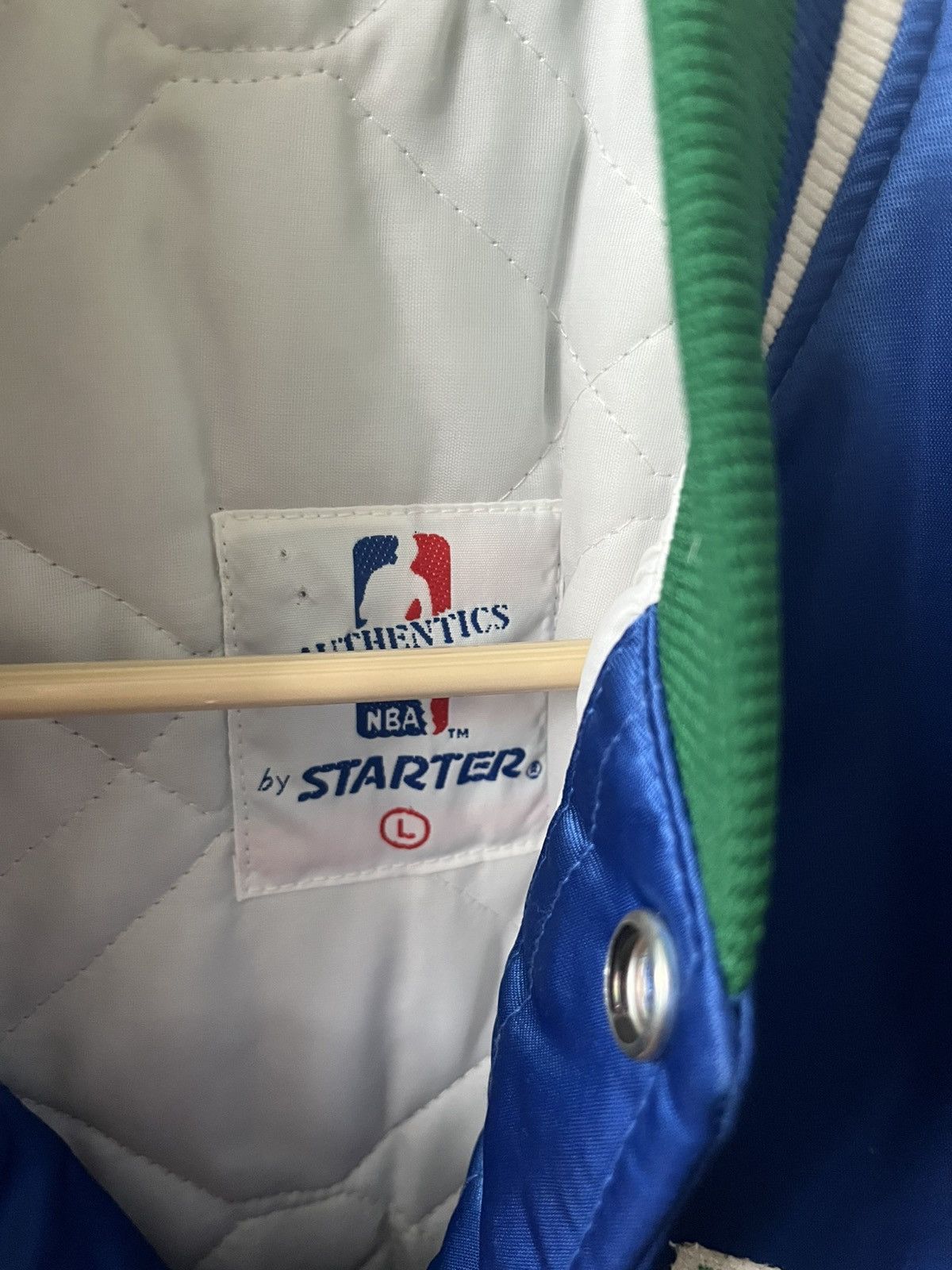 Starter VINTAGE Starter Minnesota Timberwolves Bomber Jacket Size L Size US L / EU 52-54 / 3 - 8 Thumbnail