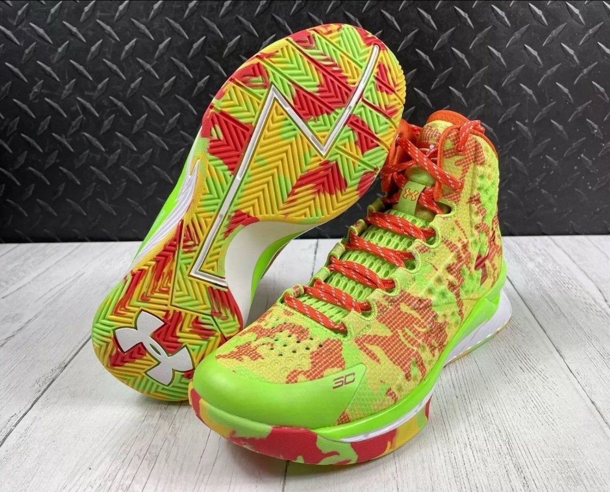Authentic Under Armour Curry Retro Sour Patch Men Size 10