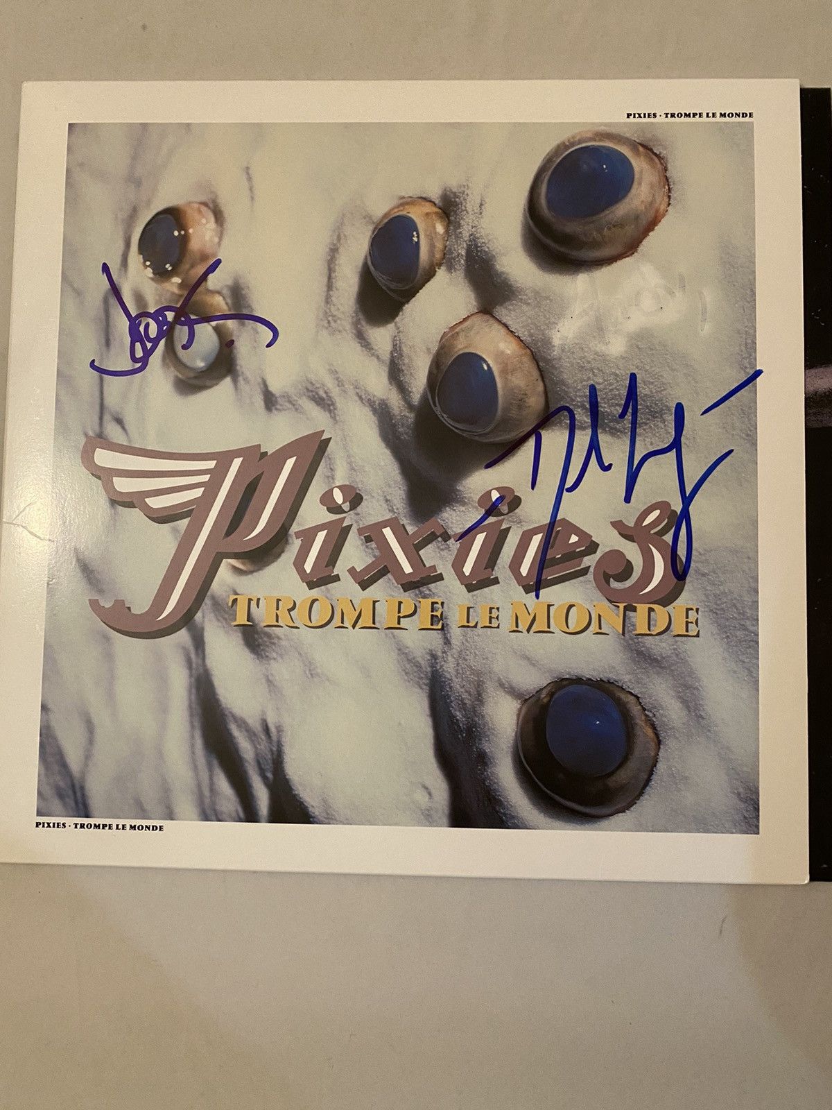 Band Tees Pixies trompe le monde signed vinyl record LP album Size ONE SIZE - 1 Thumbnail
