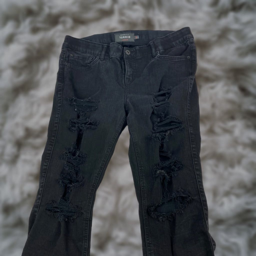 Torrid Torrid Bombshell Skinny Jeans Black Distressed Ripped Mid-Rise Womens Size 18R 27 In Inseam 36 Waist Dark Denim Size 40" / US 18 - 1 Thumbnail