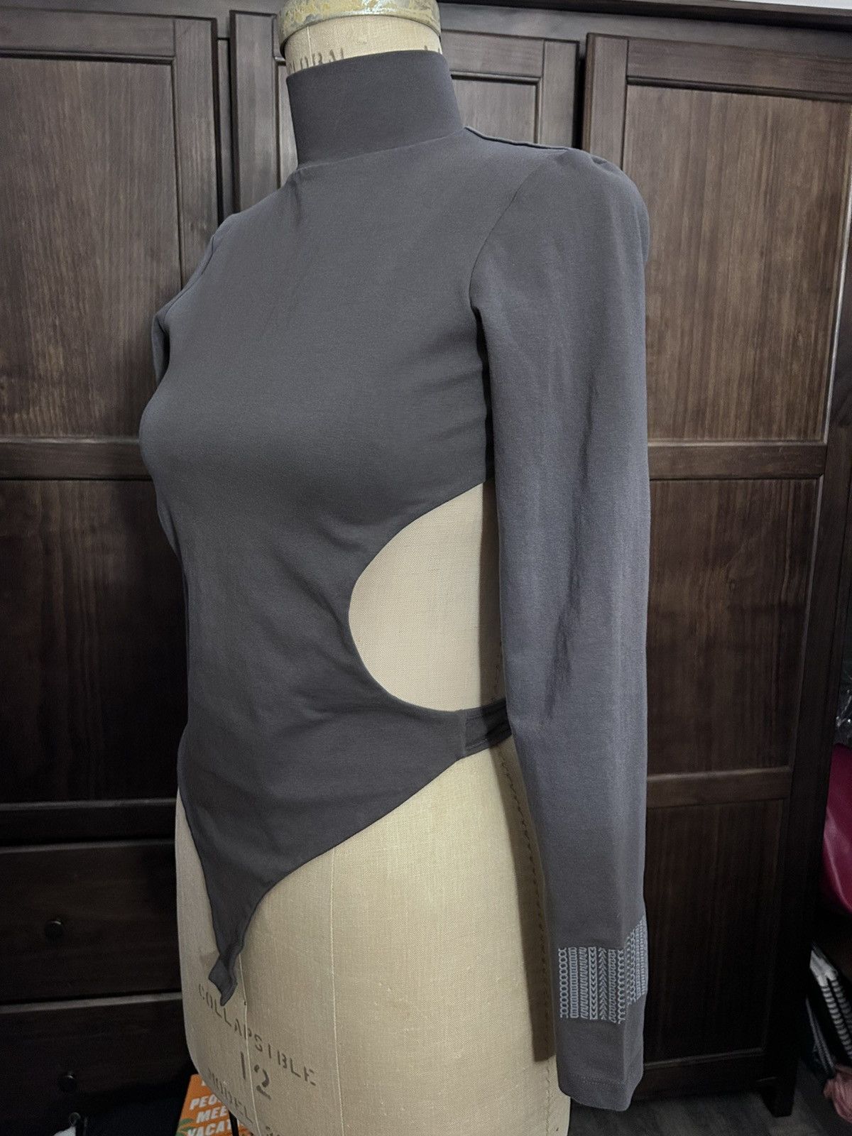 Marc Jacobs Marc Jacobs Grey Long Sleeve Bodysuit Size S / US 4 / IT 40 - 2 Thumbnail