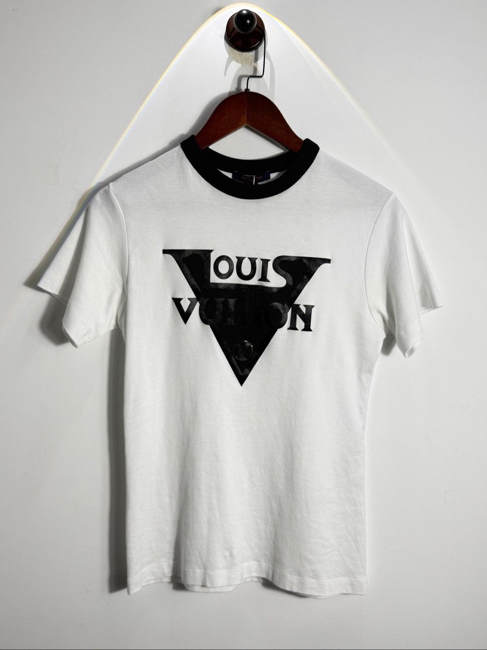 Louis Vuitton Louis Vuitton Logo Graphic T-Shirt Size S Size S / US 4 / IT 40 - 1 Thumbnail
