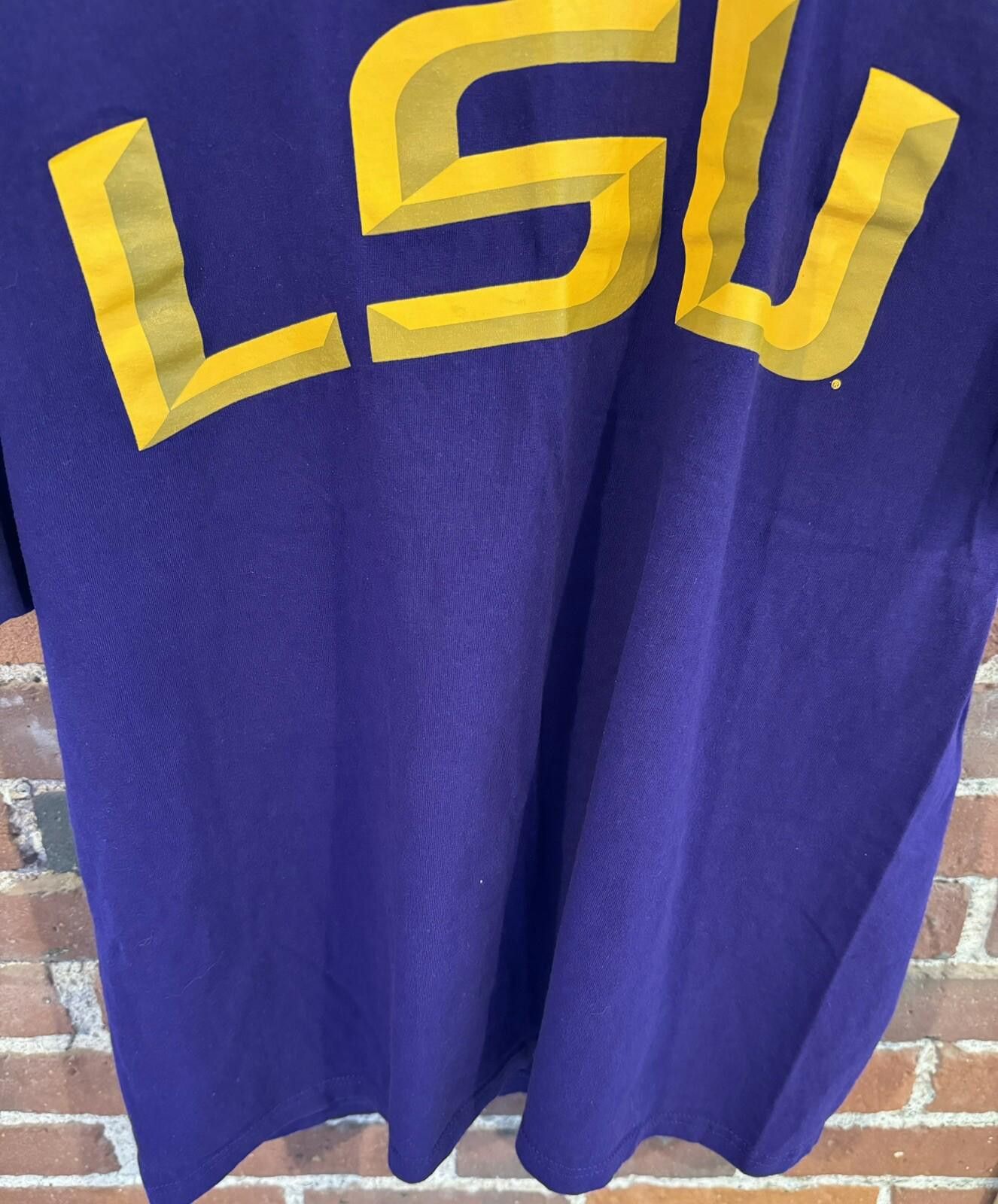 Majestic LSU Tigers S/S T-shirt Majestic vintage Men's Sz XL Purple Size US XL / EU 56 / 4 - 2 Thumbnail