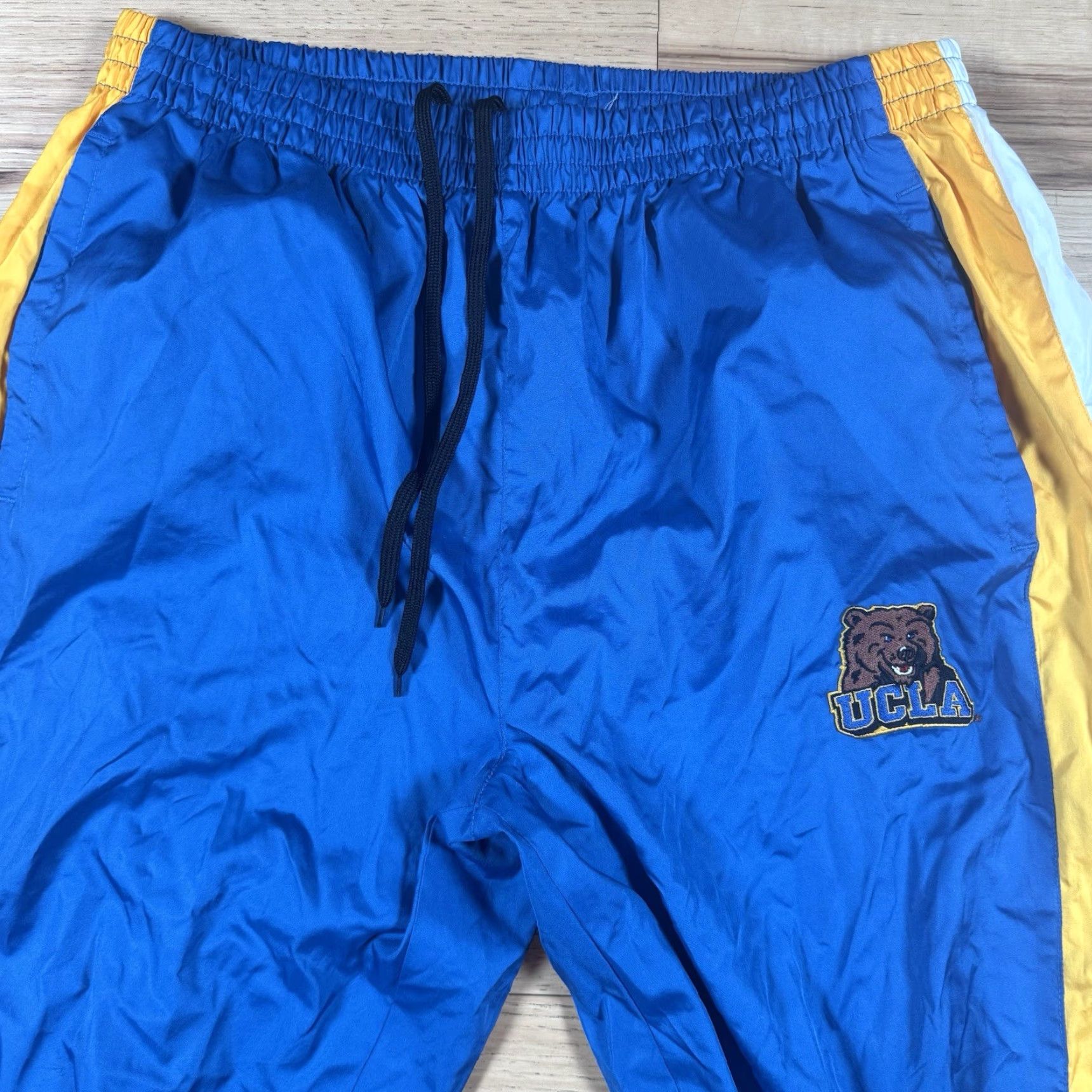 Vintage VINTAGE UCLA Bruins Track Pants Blue M Bear Logo Zip Ankled Shiny Dazzle Pants Men Regular Size M Size US 31 - 2 Thumbnail