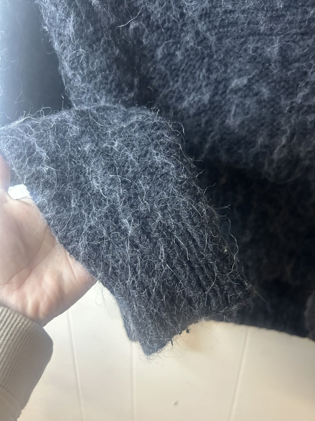 Aritzia Talula Babaton Wool/Alpaca, Sz M, V Neck Long Sleeve Sweater Size M / US 6-8 / IT 42-44 - 3 Thumbnail