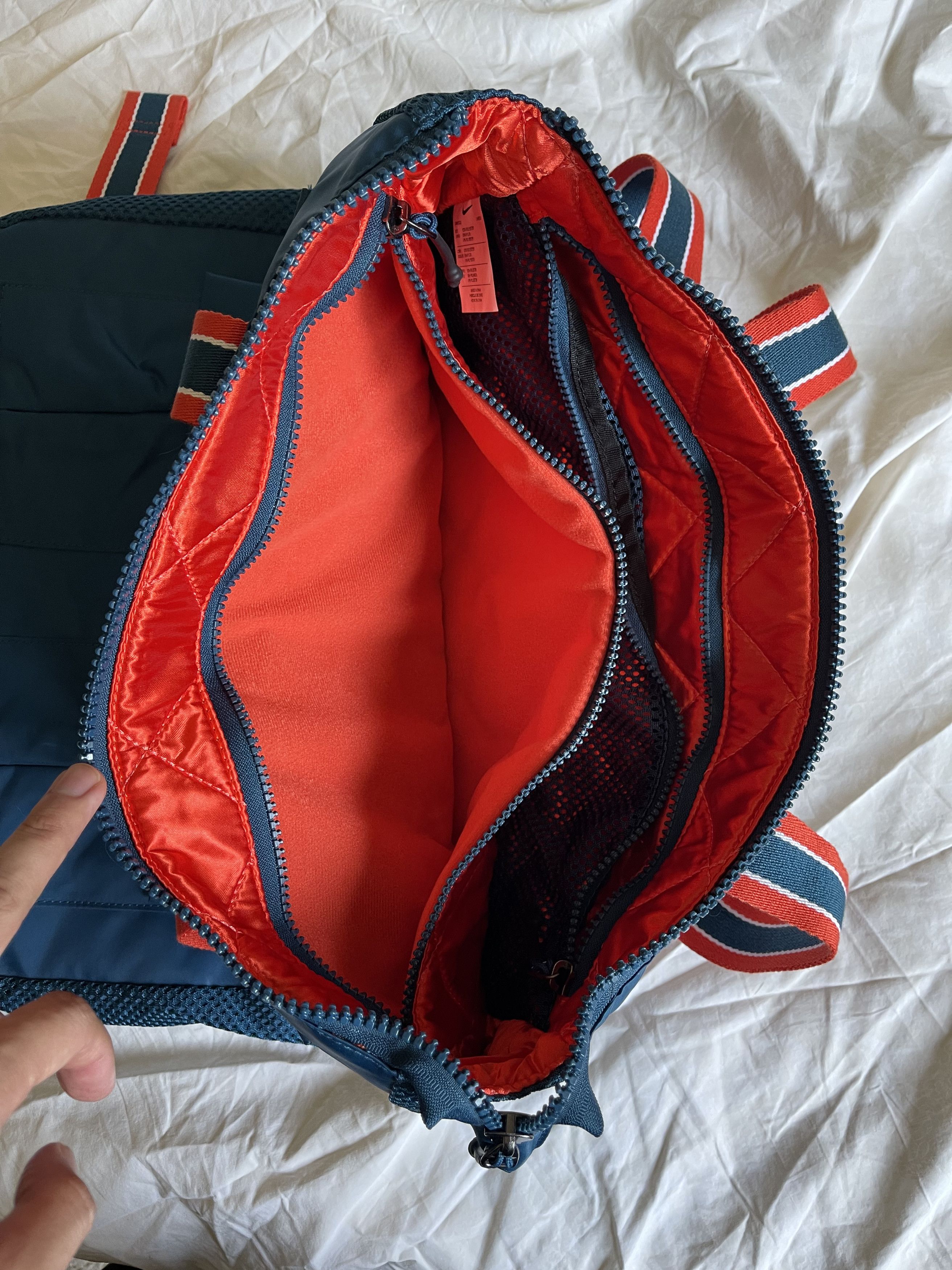 Nike Nike Air Max Satin Zippered Tote/Laptop Bag Size ONE SIZE - 3 Thumbnail