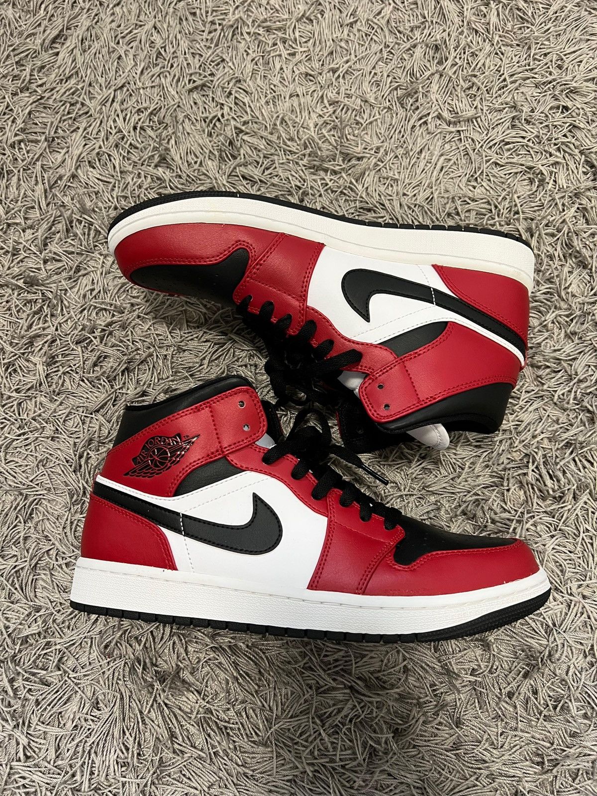 Nike Jordan 1 Mid Chicago toe Size US 9 / EU 42 - 1 Thumbnail