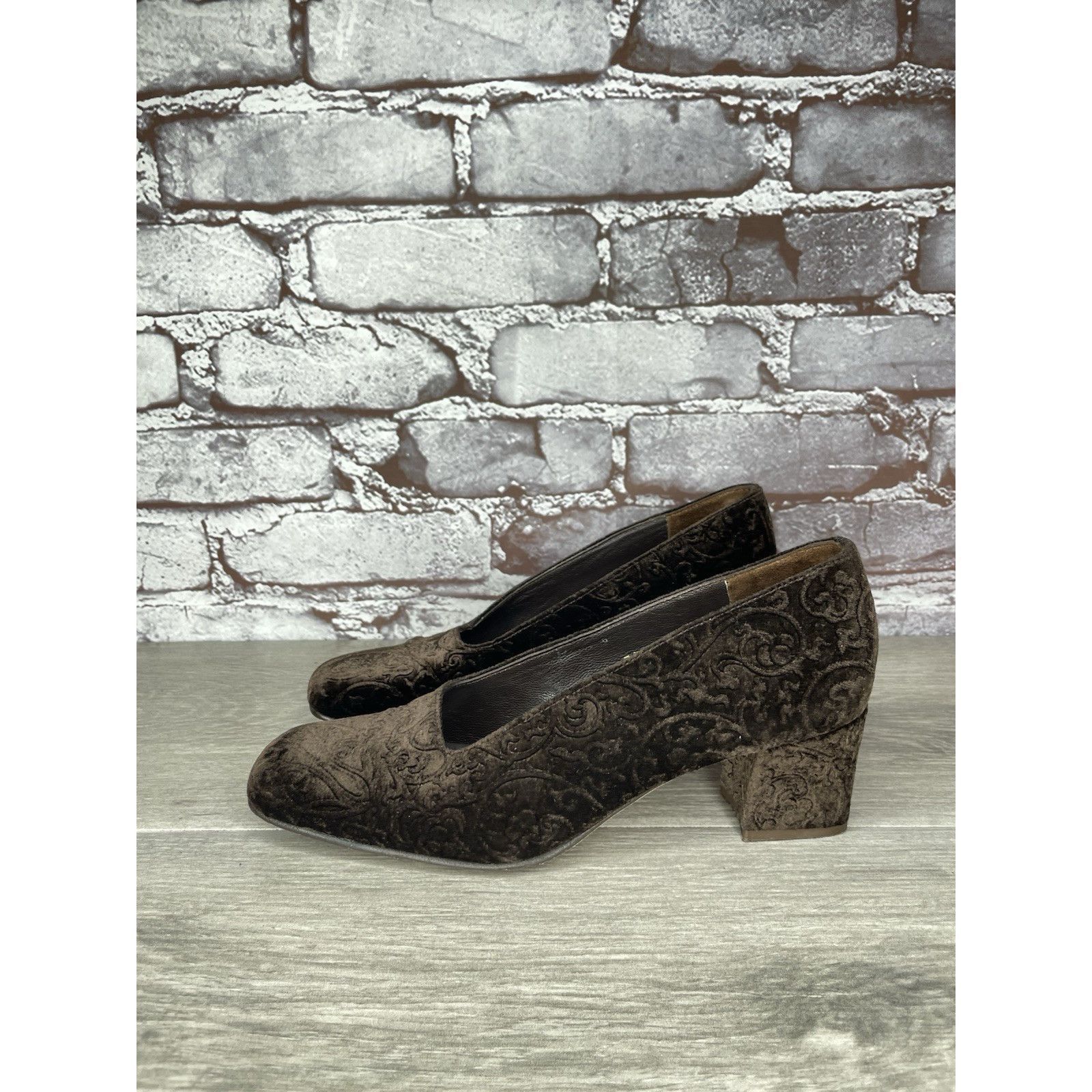 Enzo Bonafe ENZO ANGIOLINI Brown Textured Floral Velvet Block Heels Pump Size US 6 / IT 36 - 17 Thumbnail
