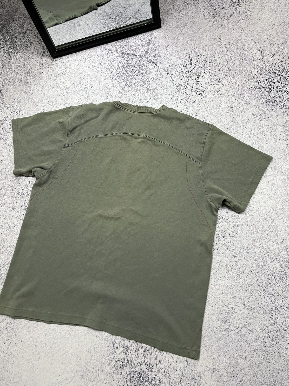 Oakley Vintage 00’s Oakley Center 3D Circle Graphic Logo T-shirt Size US XL / EU 56 / 4 - 10 Thumbnail