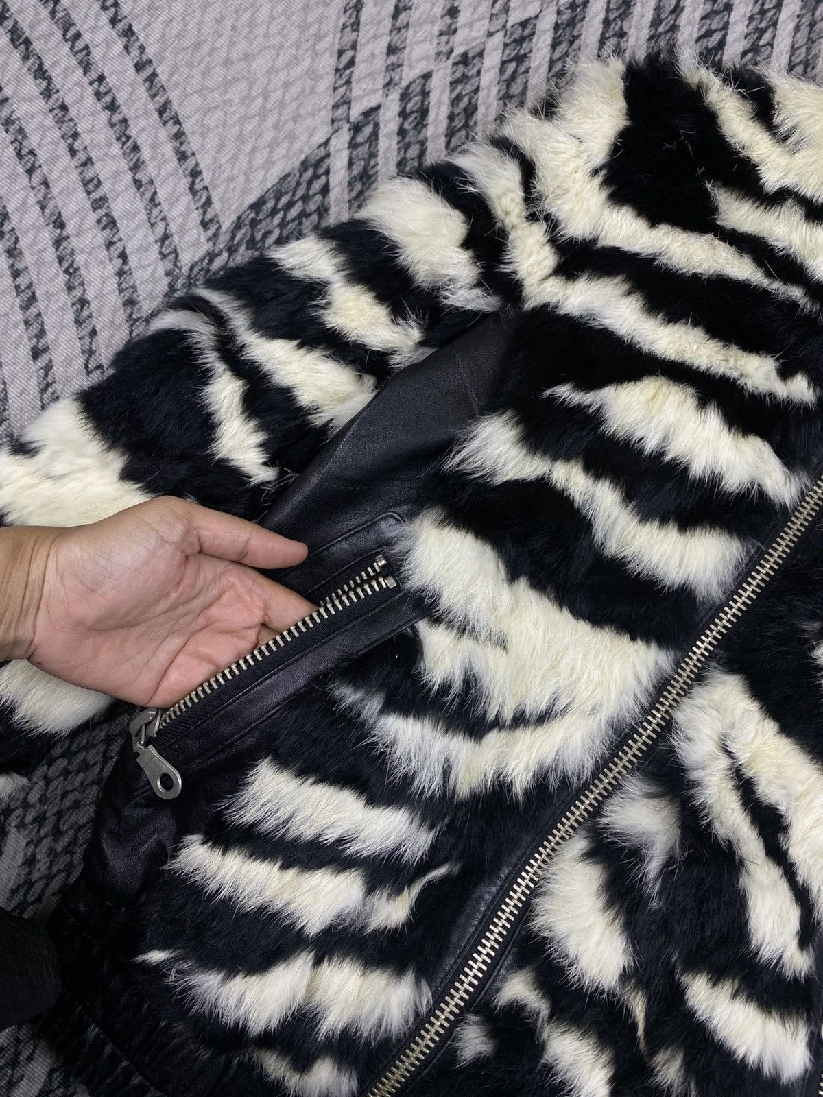 Japanese Brand Vintage Japanese Fashion Zebra Faux Fur Biker Cropped Jacket Size S / US 4 / IT 40 - 7 Thumbnail
