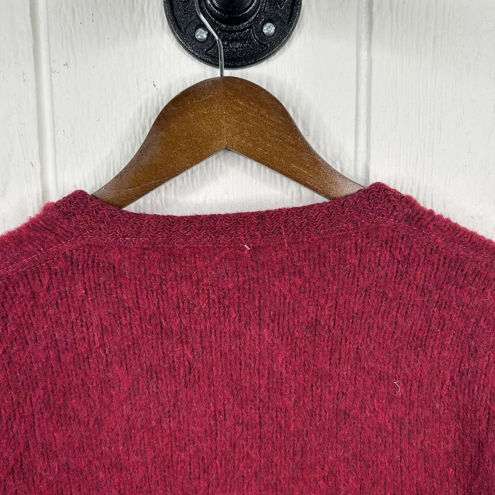 & Other Stories Vintage 80’s Red V-Neck Wool Sweater Medium Size US M / EU 48-50 / 2 - 7 Thumbnail