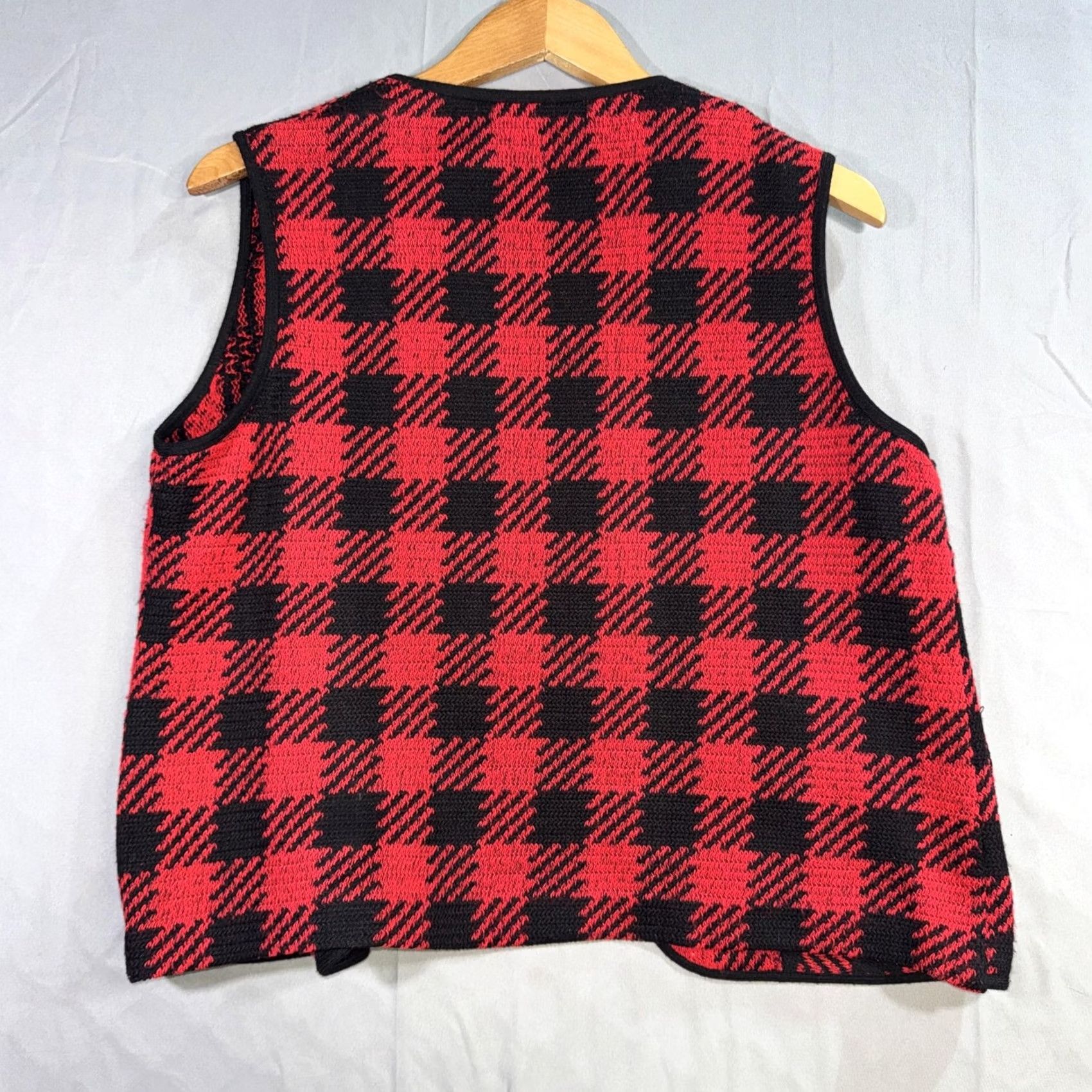 Vintage VINTAGE Marty Gutmacher Vest Womens 12 Red Black Plaid Knit Open Front USA Size XL / US 12-14 / IT 48-50 - 2 Thumbnail