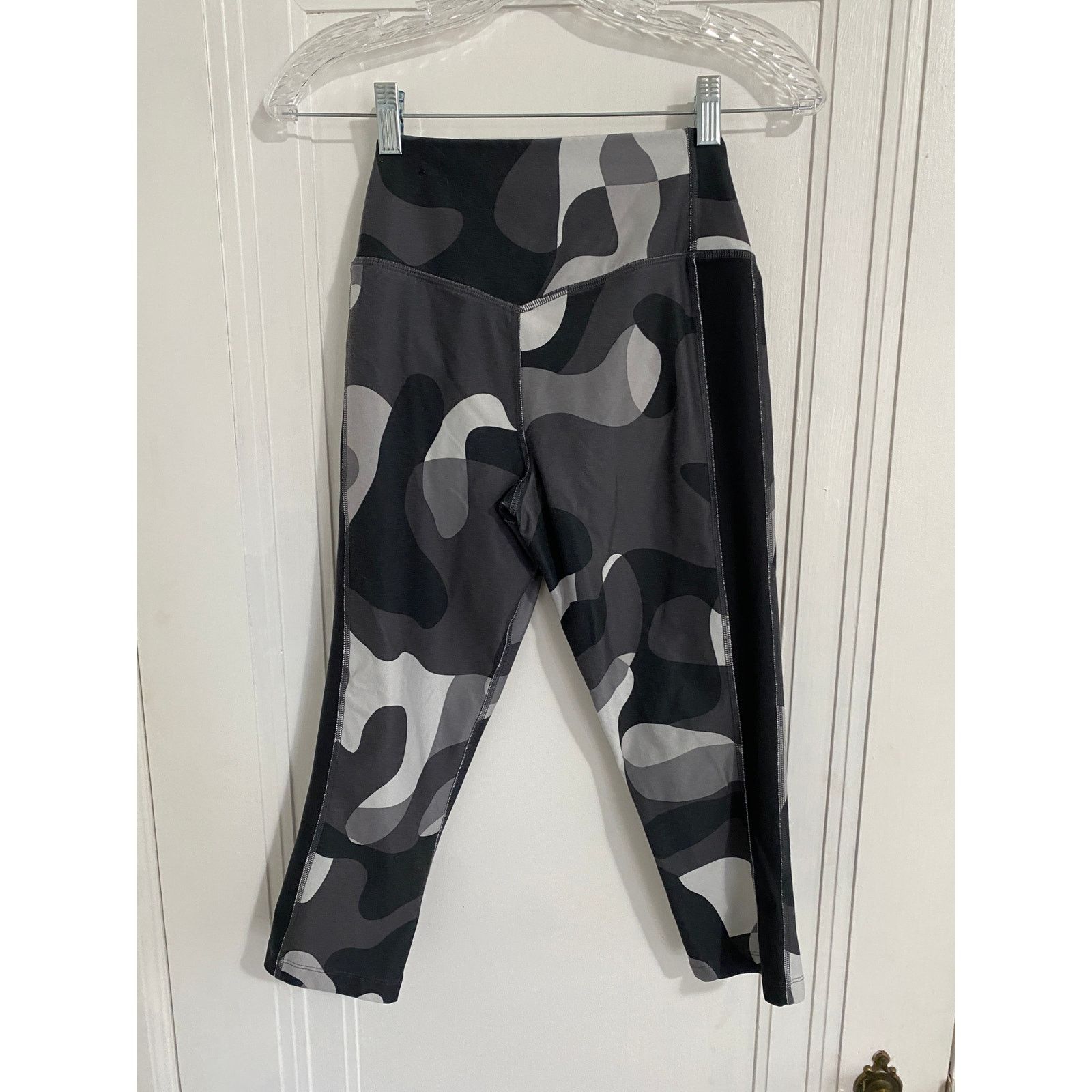 Nike Nike Dri-Fit Black, White, and Gray Leggings Size S Size 26" / US 2 / IT 38 - 4 Thumbnail