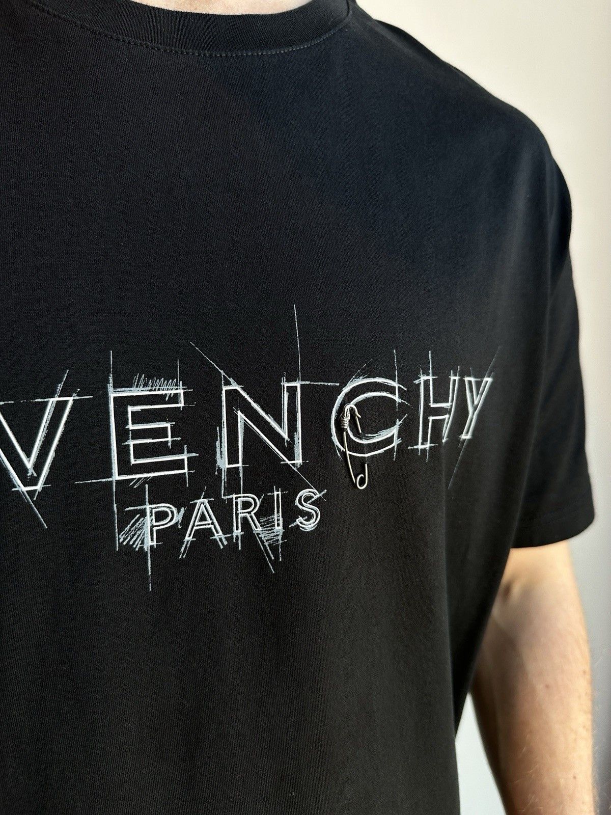 Givenchy Givenchy Sketch Logo Mens T-Shirt Tee size M Size US M / EU 48-50 / 2 - 7 Thumbnail