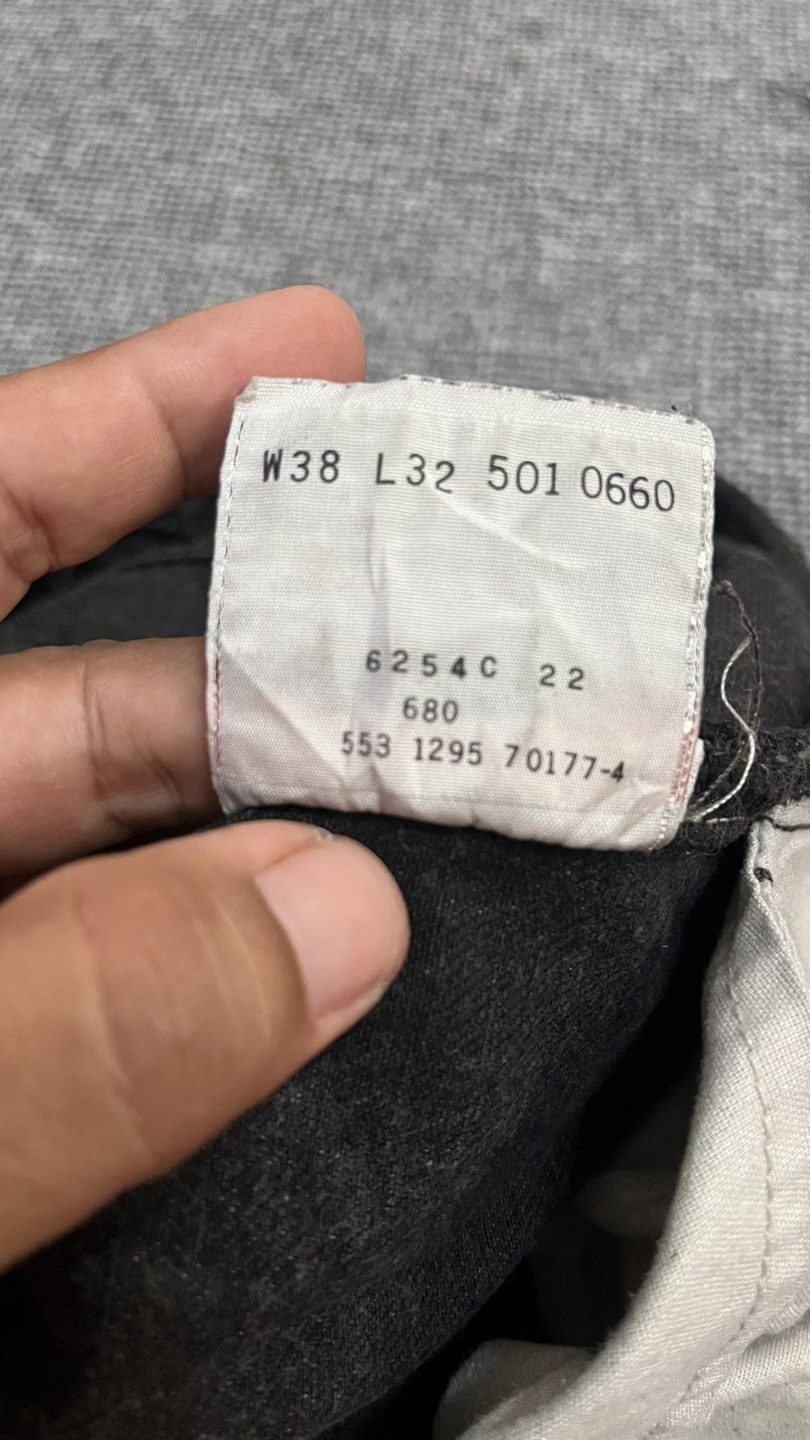 Levi's Vintage Levi's 501 super-black distressed jort size 37 inche Size US 37 - 8 Thumbnail
