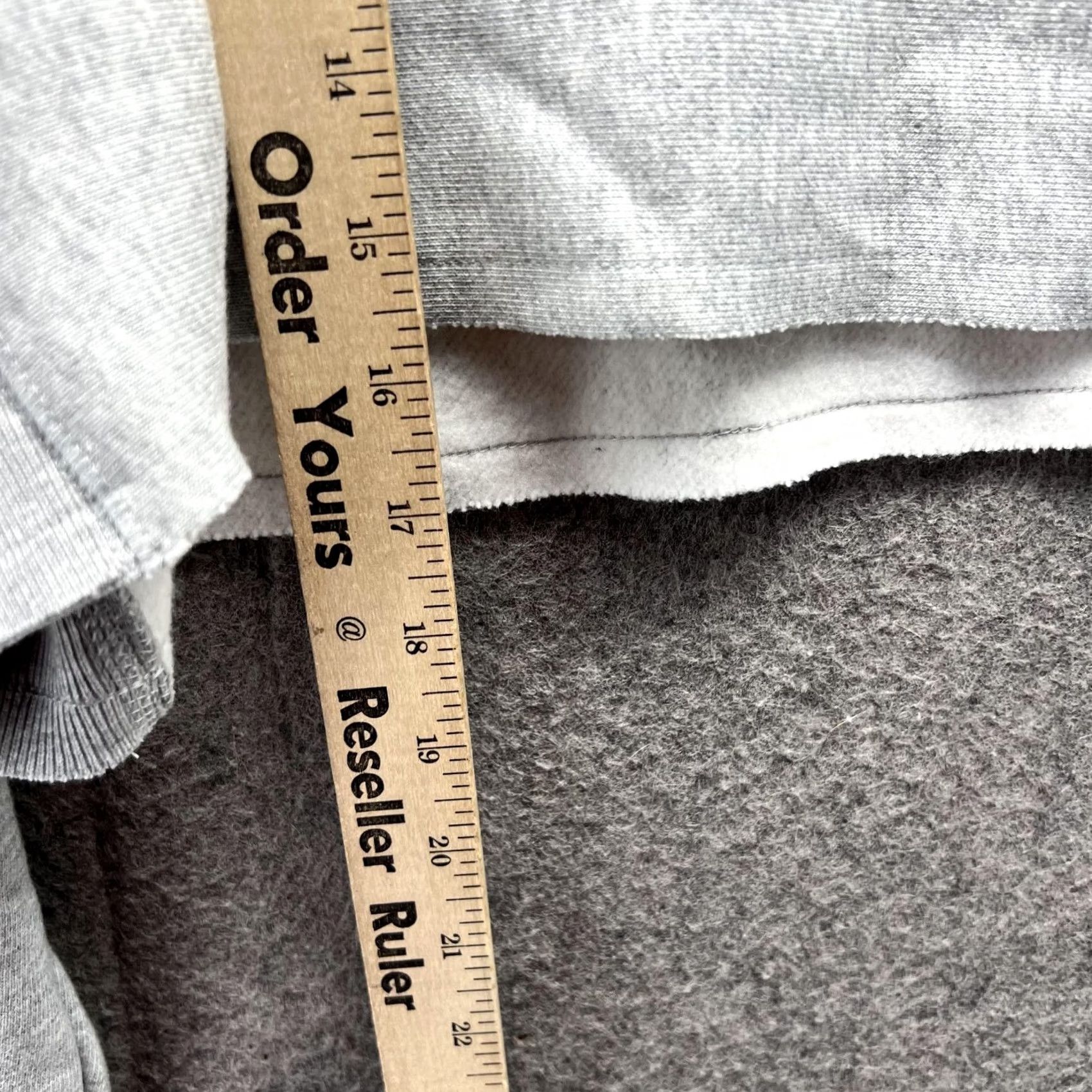 Champion VINTAGE Champion Sweater Women Small Gray Pullover Cropped Reverse Weave Big C Crew Neck Long Sleeve Size S / US 4 / IT 40 - 6 Thumbnail