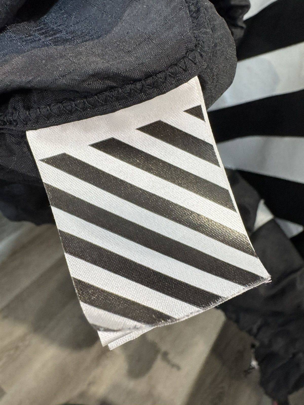 Off-White OFF-WHITE ©️2015 Aronak 1/4 zip Distressed original owner M Size US M / EU 48-50 / 2 - 11 Thumbnail
