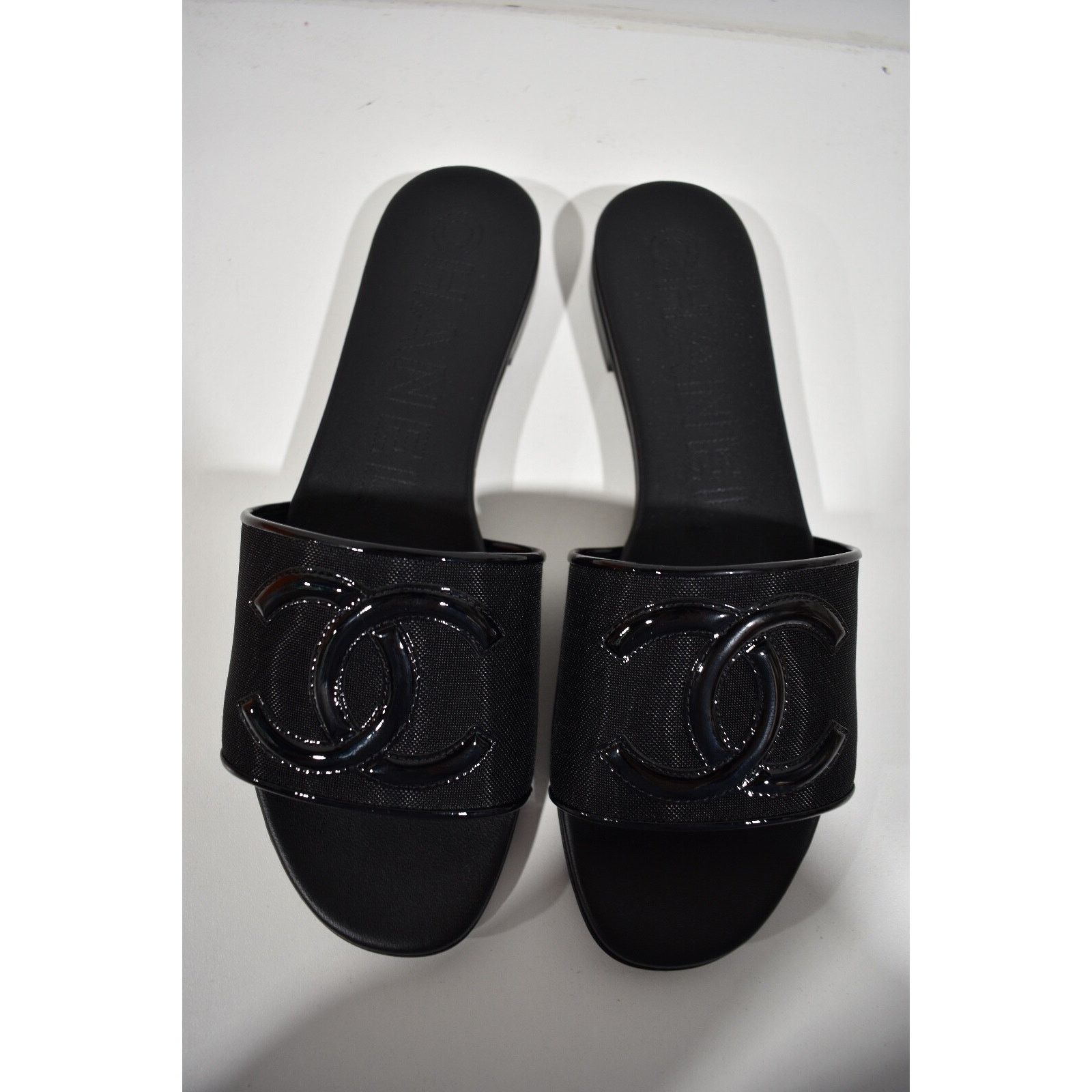 Chanel Chanel 23P Black Mesh Patent Leather CC Logo Slide Sandal Size US 8 / IT 38 - 8 Thumbnail