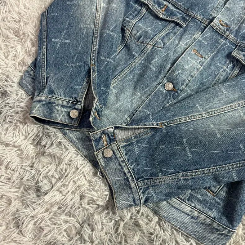 Balenciaga Balenciaga All-over Printed Denim Jacket Size US S / EU 44-46 / 1 - 4 Thumbnail