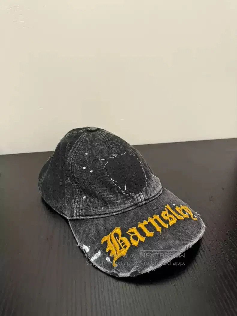 Martine Rose Martine Rose destroys making old baseball caps. Size ONE SIZE - 1 Thumbnail