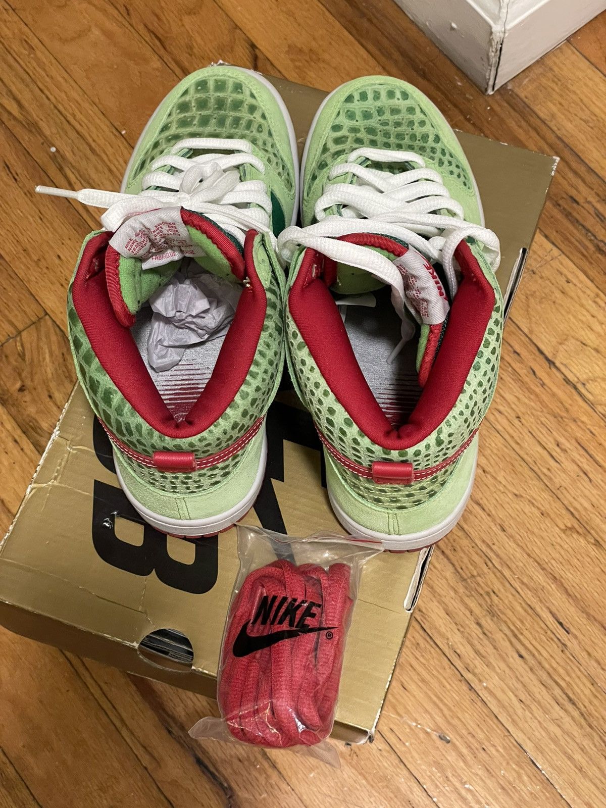 Nike SB Nike SB Dunk High Motley Crue Dr. Feelgood size 6 green red Size US 6 / EU 39 - 4 Thumbnail