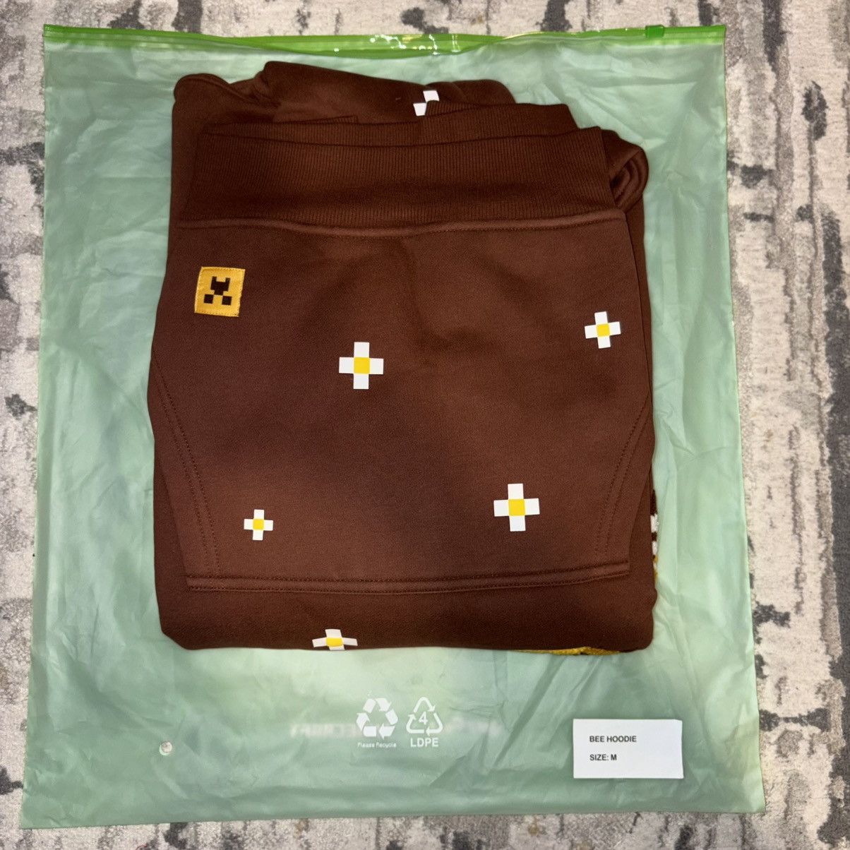 Cool Shirtz The Bee Hoodie | Very Cool x Minecraft Size US M / EU 48-50 / 2 - 2 Thumbnail