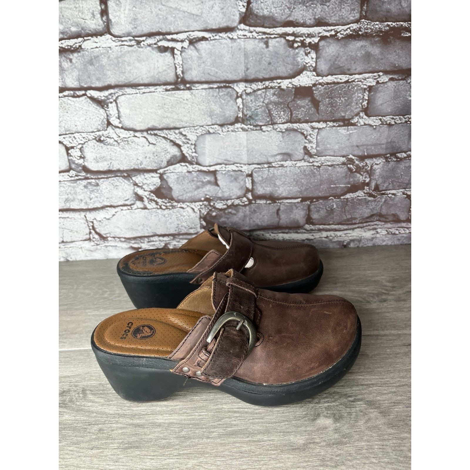 Crocs CROCS COBBLER Brown Leather Brass Buckle Heel Clogs Shoes Wo Size US 7 / IT 37 - 15 Thumbnail