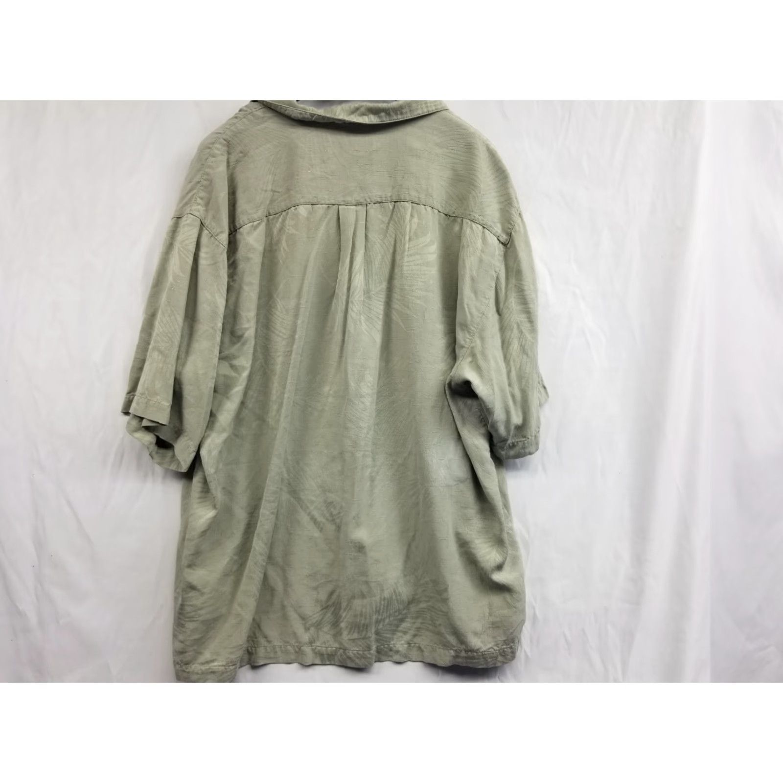 Vintage **Hawaiian Silk XL Men's Beige Floral Shirt** User: **XL Hawaiian Men's Beige Floral Silk Shirt** Size US XL / EU 56 / 4 - 2 Thumbnail
