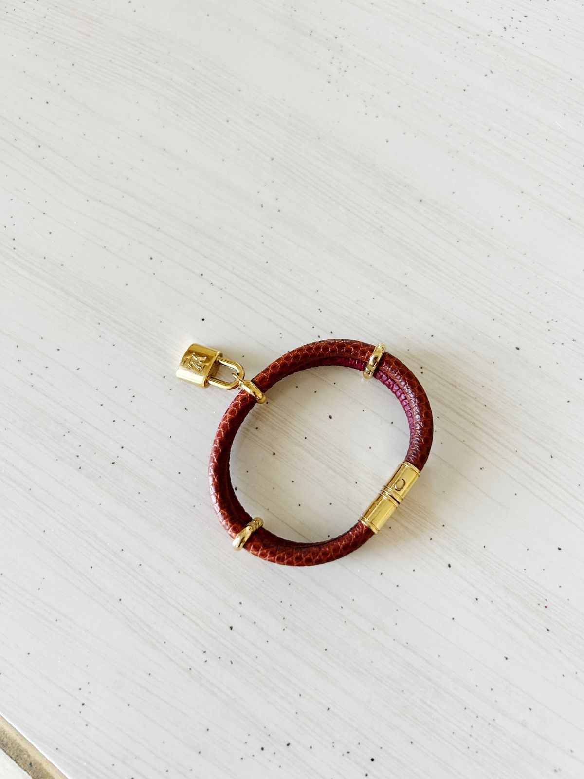 Louis Vuitton Louis Vuitton Lock Bracelet Size ONE SIZE - 4 Thumbnail