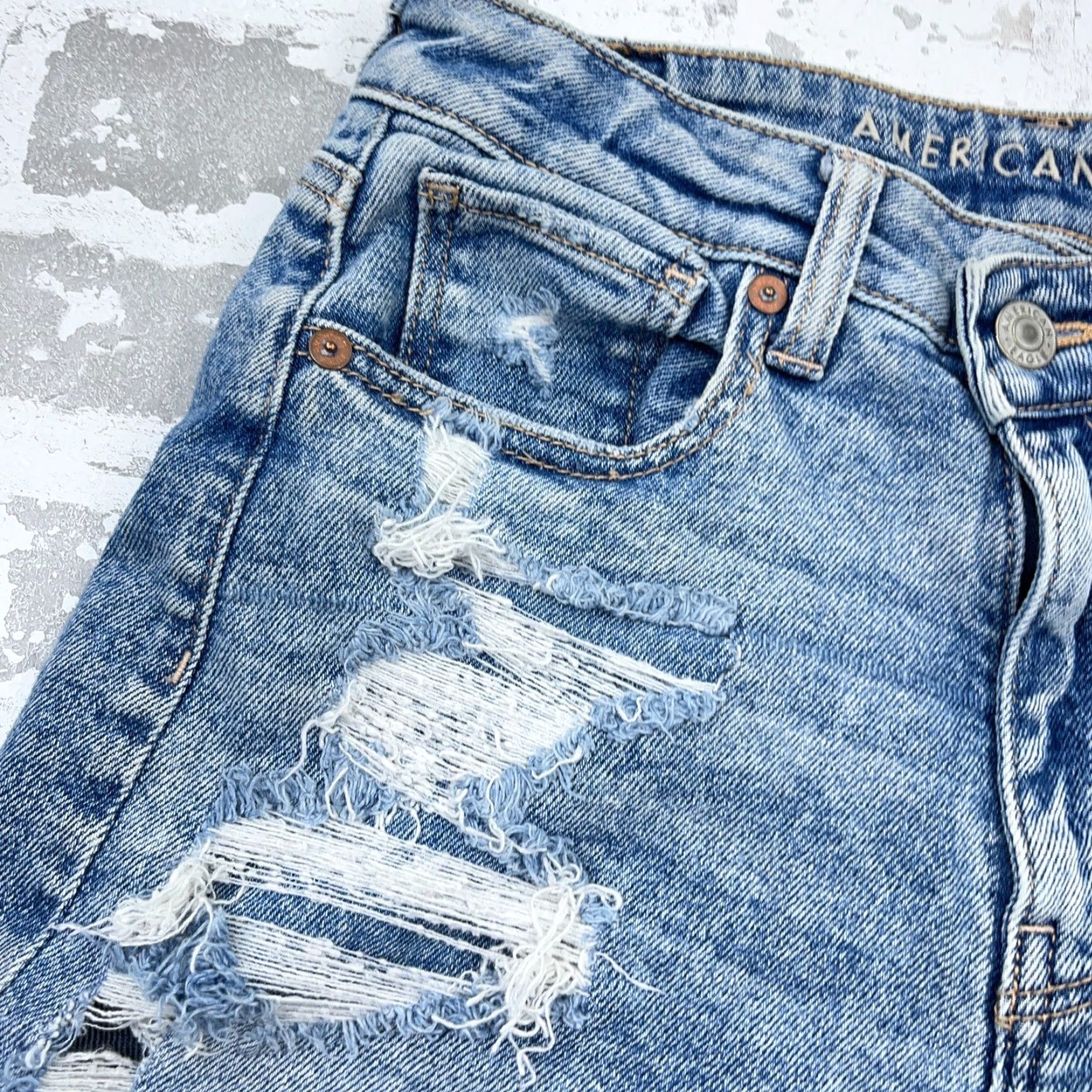 American Eagle Outfitters VINTAGE American Eagle Outfitters Shorts Women 2 Cut Off Baggy Mom Med Wash Faded Holes Jorts Size 26" / US 2 / IT 38 - 4 Thumbnail