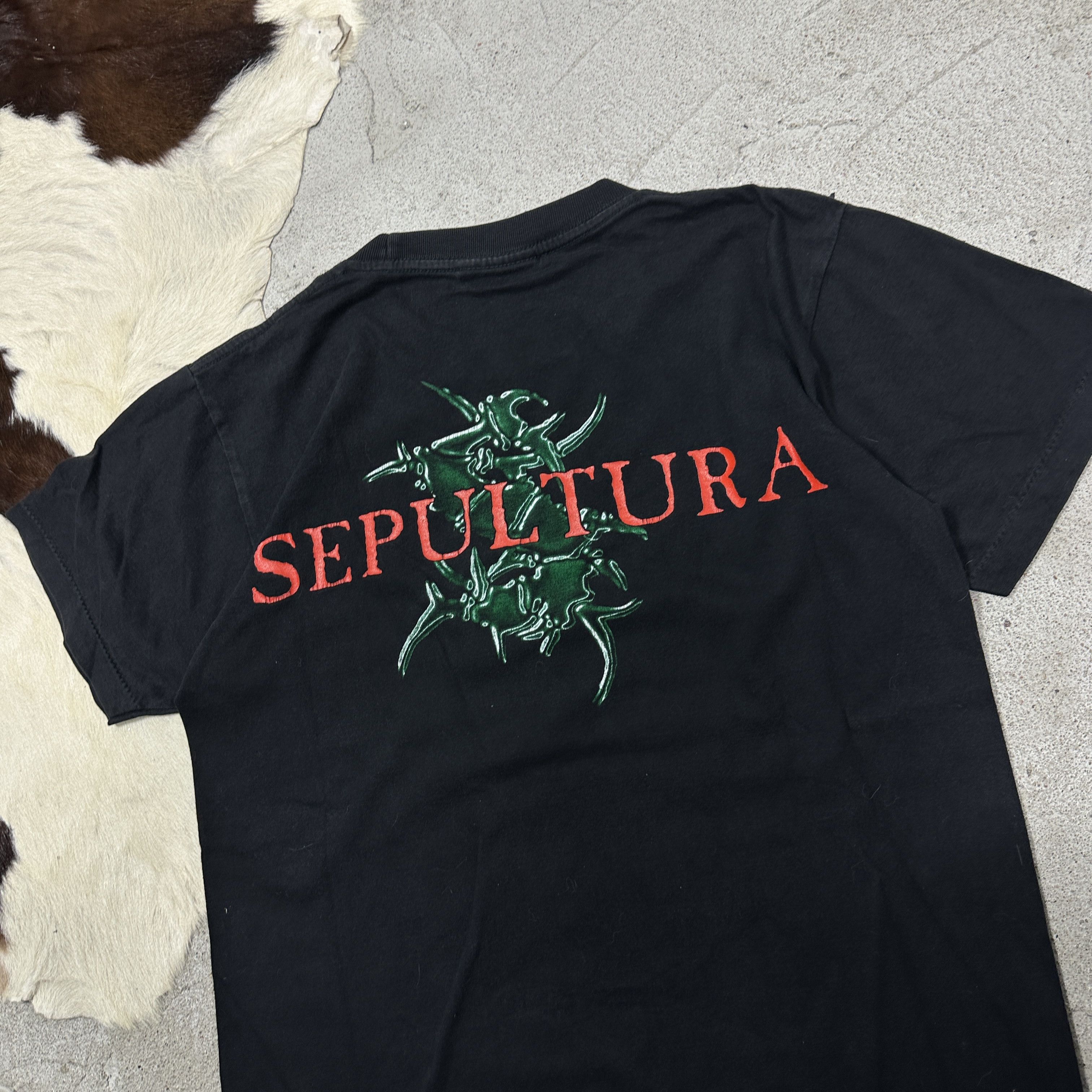 Vintage Vintage Avant Garde Printed Oversize Sepultura T-shirt 00s Size US M / EU 48-50 / 2 - 4 Thumbnail