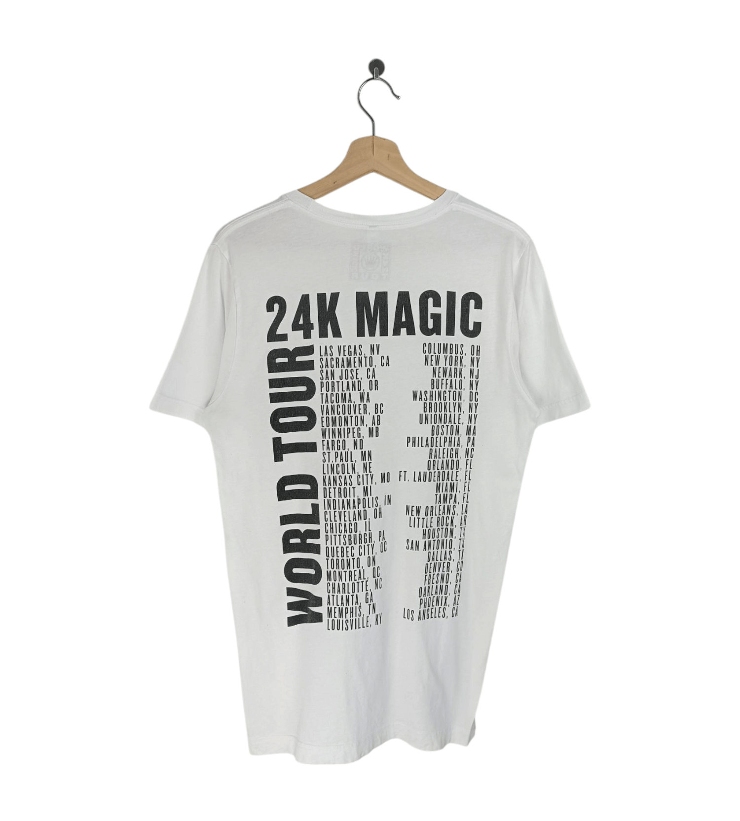 Rap Tees VINTAGE BRUNO MARS 2017 MAGIC TOUR TEE weeknd gaga drake Size US M / EU 48-50 / 2 - 2 Thumbnail