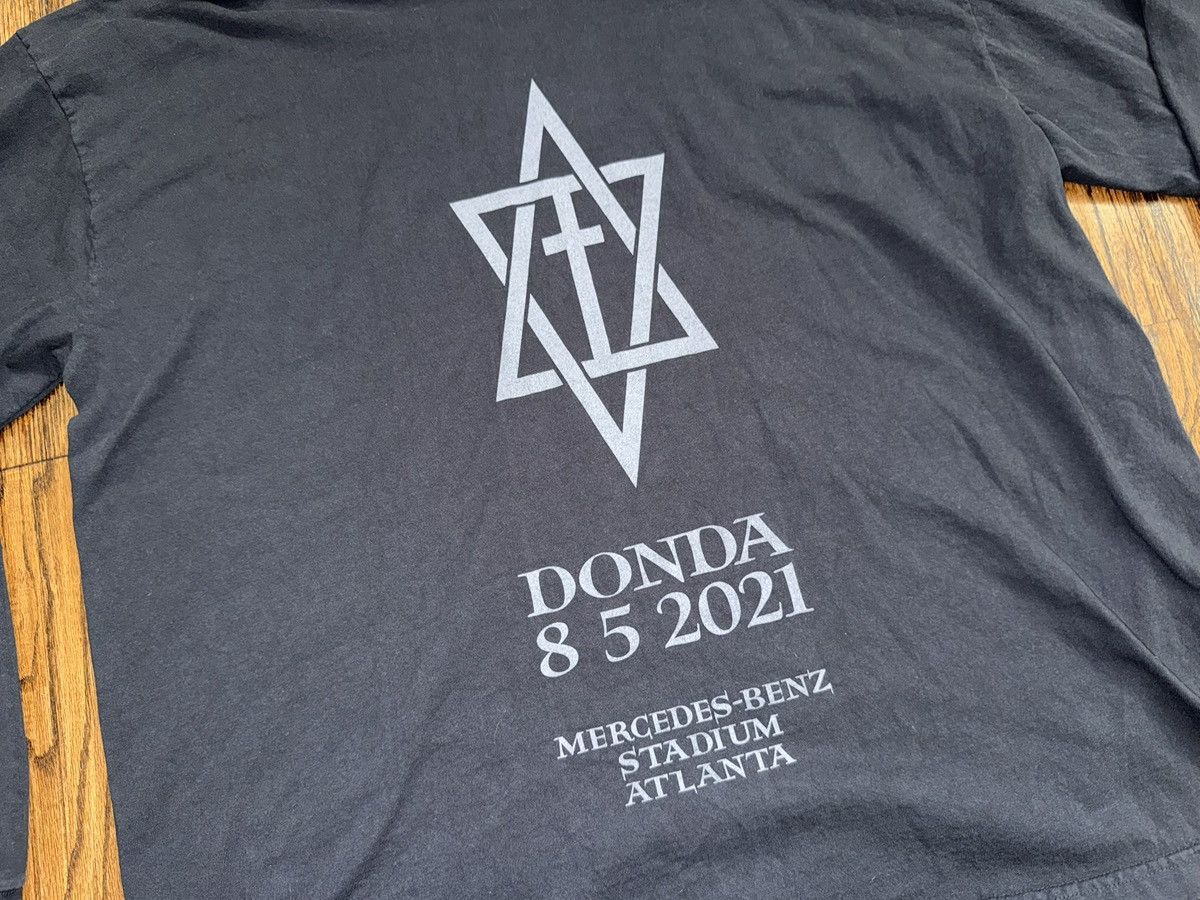 Kanye West Kanye West Yeezy Donda Mercedes-Benz L/S T-Shirt Size XL Size US XL / EU 56 / 4 - 2 Thumbnail