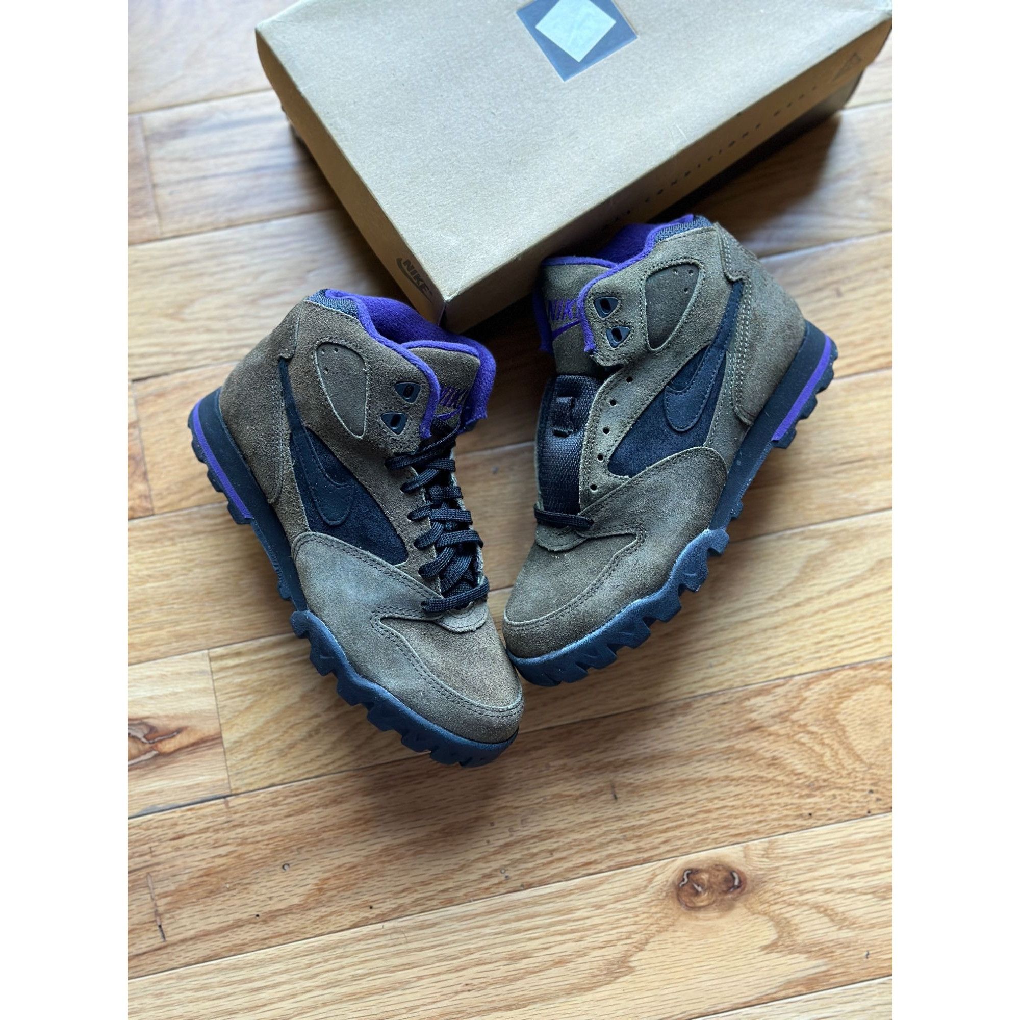 Nike VINTAGE 1993 NIKE CALDERA HIKING BOOTS WOMENS SIZE 7W PURPLE Size US 7.5 / IT 37.5 - 4 Thumbnail