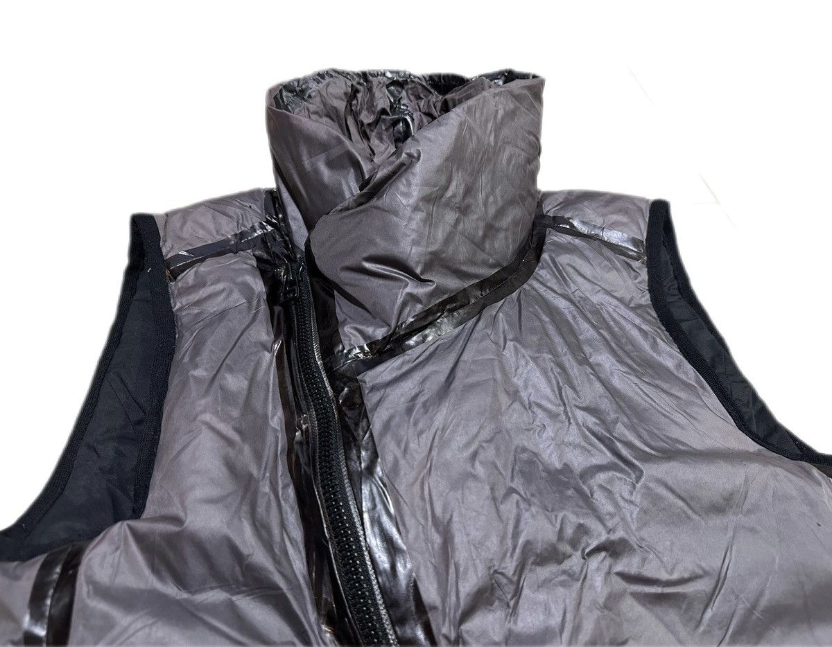 The Viridi-anne 🔥Sample Aw10 The Viridi-Anne Asymmetric Down Vest Tape Seam Size US M / EU 48-50 / 2 - 4 Thumbnail