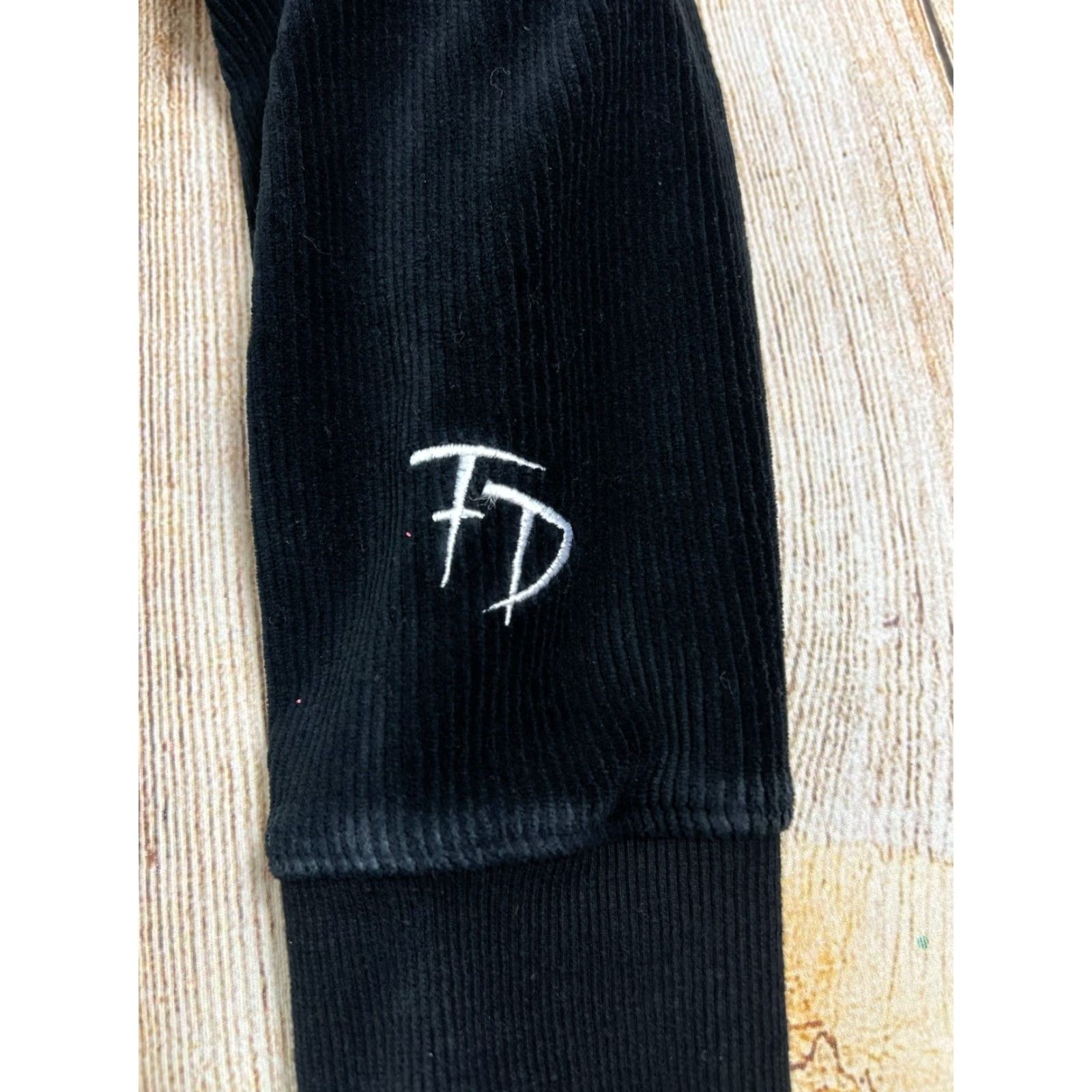 Vans VANS Sweatshirt Women Pullover Corduroy Patch Black M Medium Crew Fabiana Delfino Patch Corduroy Black Sweatshirt Women’s Vans Size M / US 6-8 / IT 42-44 - 5 Thumbnail