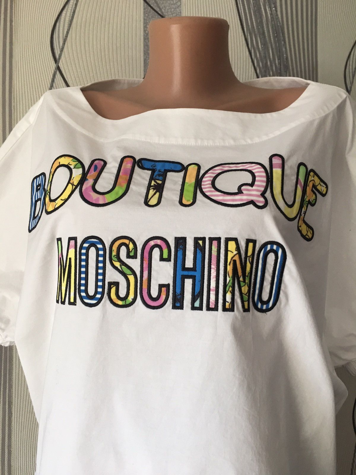 Boutique Moschino Boutique MOSCHINO White Cotton T-Shirt Size US 6 EU 36 Size M / US 6-8 / IT 42-44 - 4 Thumbnail