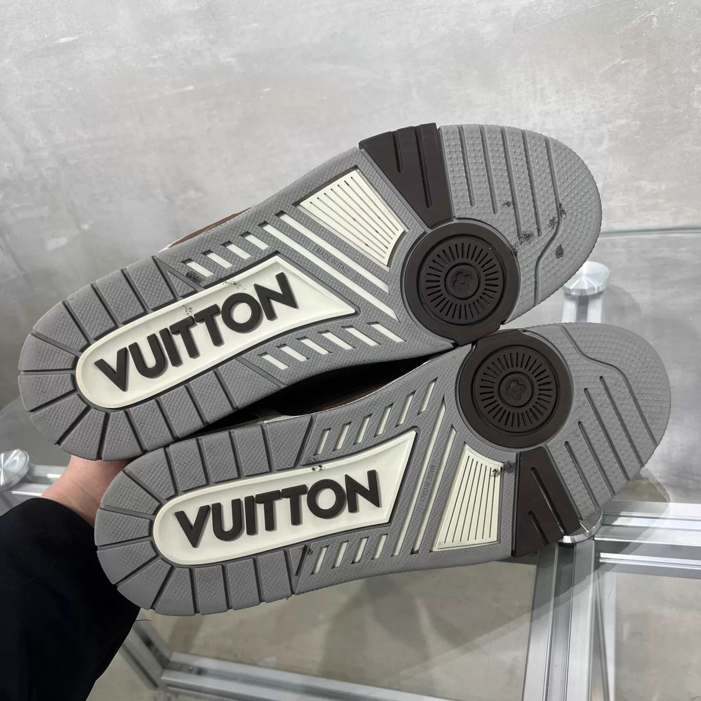 Louis Vuitton Louis Vuitton Trainer Khaki Velcro UK9.5 43.5 Size US 10.5 / EU 43-44 - 7 Thumbnail