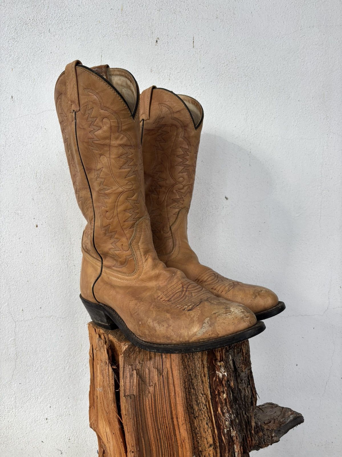 Tan leather Canada west cowboy boots