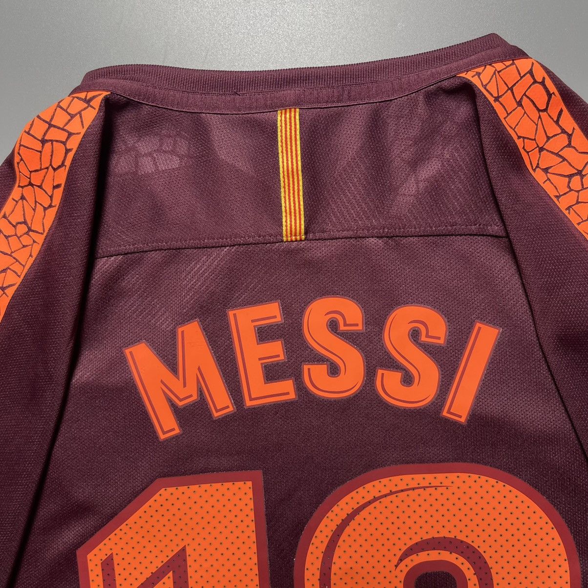 Nike BARCELONA NIKE 2017/2018 FOOTBALL THIRD JERSEY #10 MESSI Size US M / EU 48-50 / 2 - 9 Thumbnail