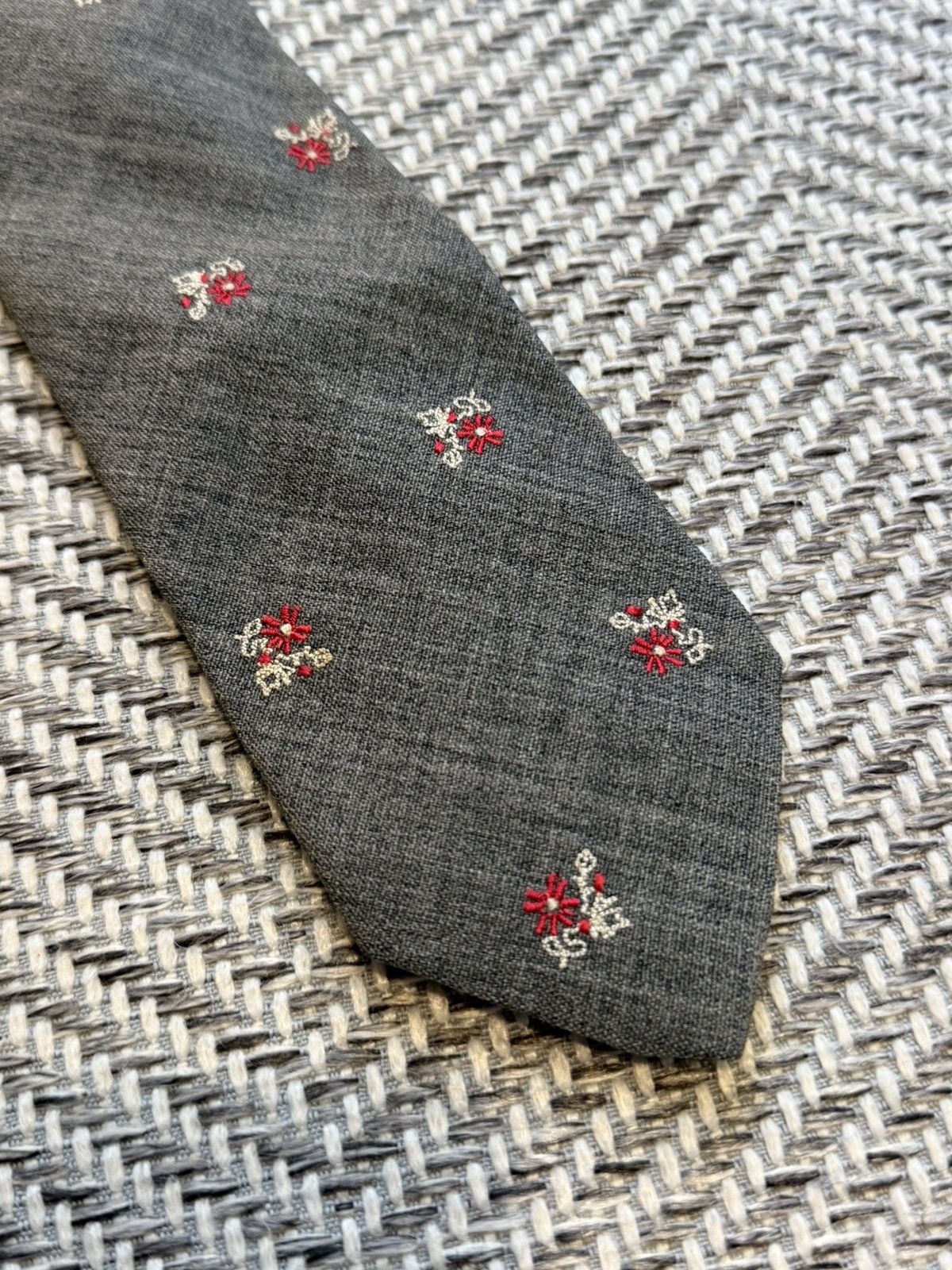 Comme des Garcons Homme COMME des GARÇONS HOMME Wool Embroidered Floral Tie Size ONE SIZE - 1 Thumbnail