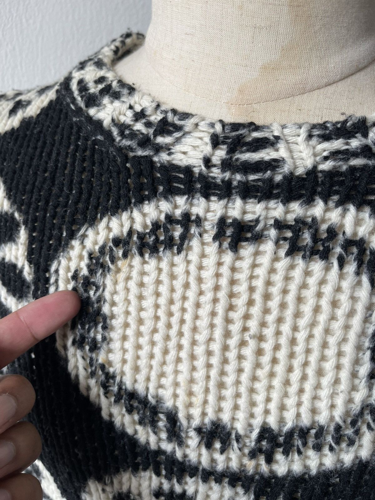 Comme des Garcons 2001 Comme Des Garcons Circle Motive Wool Knit C2 Size US S / EU 44-46 / 1 - 7 Thumbnail