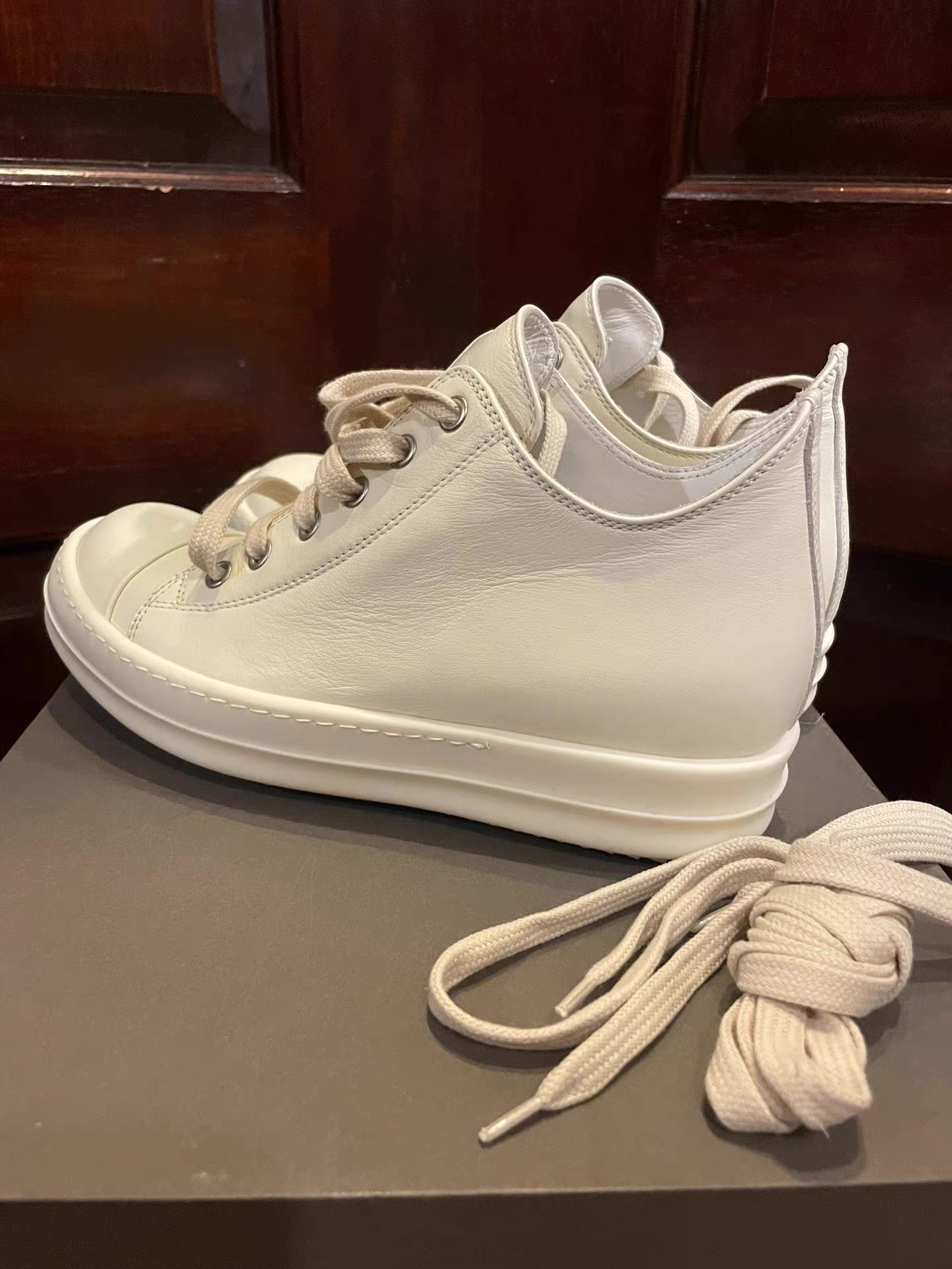 Rick Owens Rick Owens 18SS Women's White Low-top Calfskin Big Ｑ25 Size US 6 / IT 36 - 3 Thumbnail