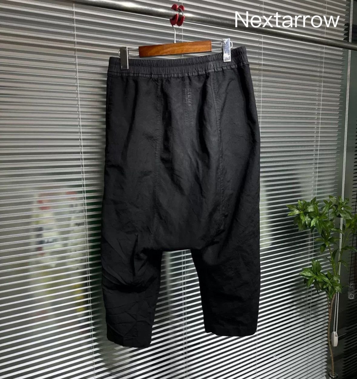 Rick Owens Rick Owens low crotch harem pants, cropped pants Size US 34 / EU 50 - 2 Thumbnail