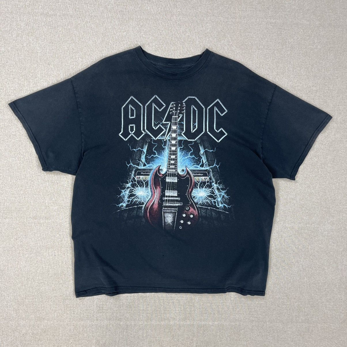 Band Tees VINTAGE WASHED FADED AC/DC BAND TEE ROCK METAL RETRO Size US XL / EU 56 / 4 - 2 Thumbnail