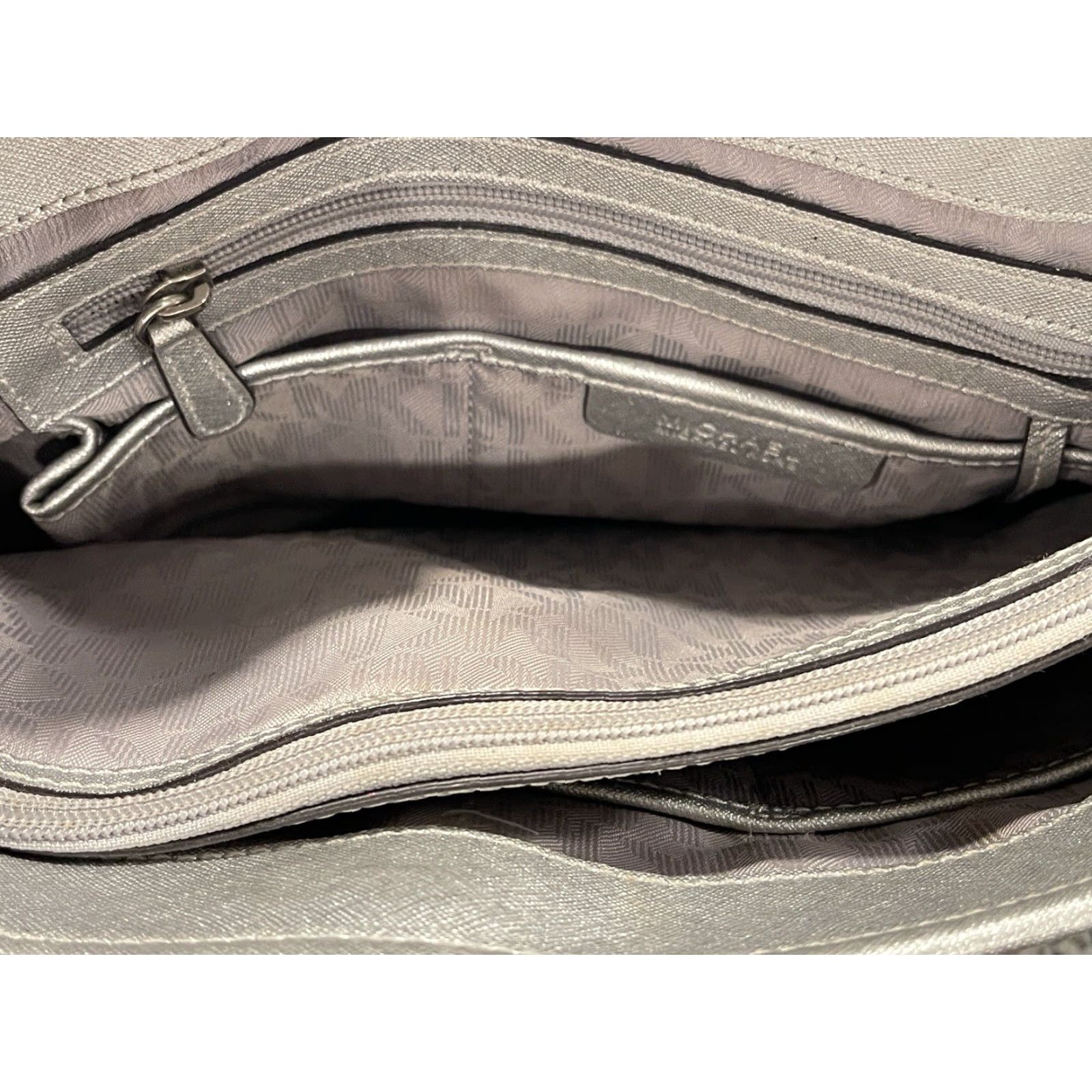 Michael Kors VINTAGE Michael Kors Tote Women Medium Metallic Gray Saffiano Leather Top Zip Purse Handbag Purses Size M / US 6-8 / IT 42-44 - 7 Thumbnail