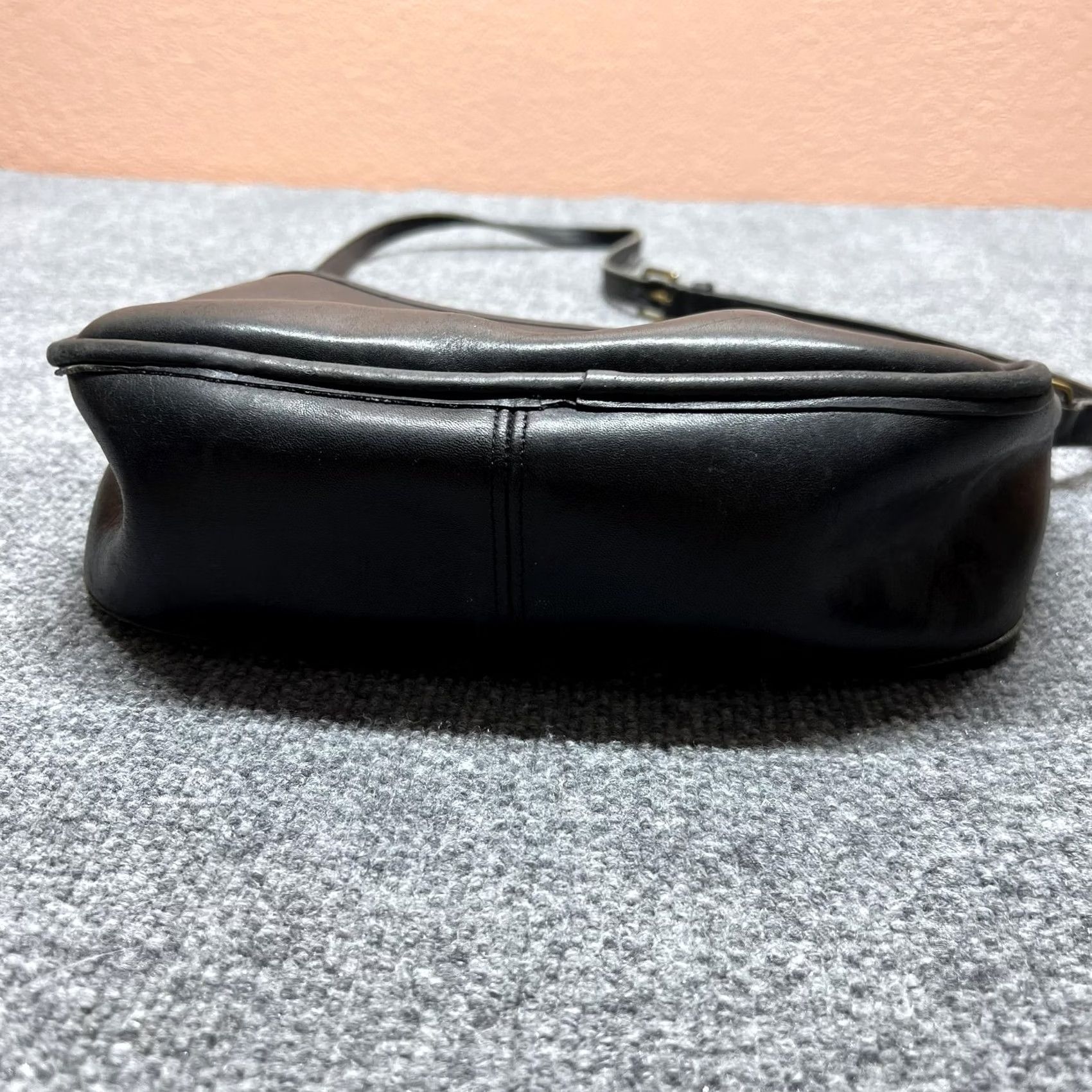 Coach VINTAGE Coach Bag Small Black Leather Crossbody Turnlock Made USA Womens Size ONE SIZE - 6 Thumbnail